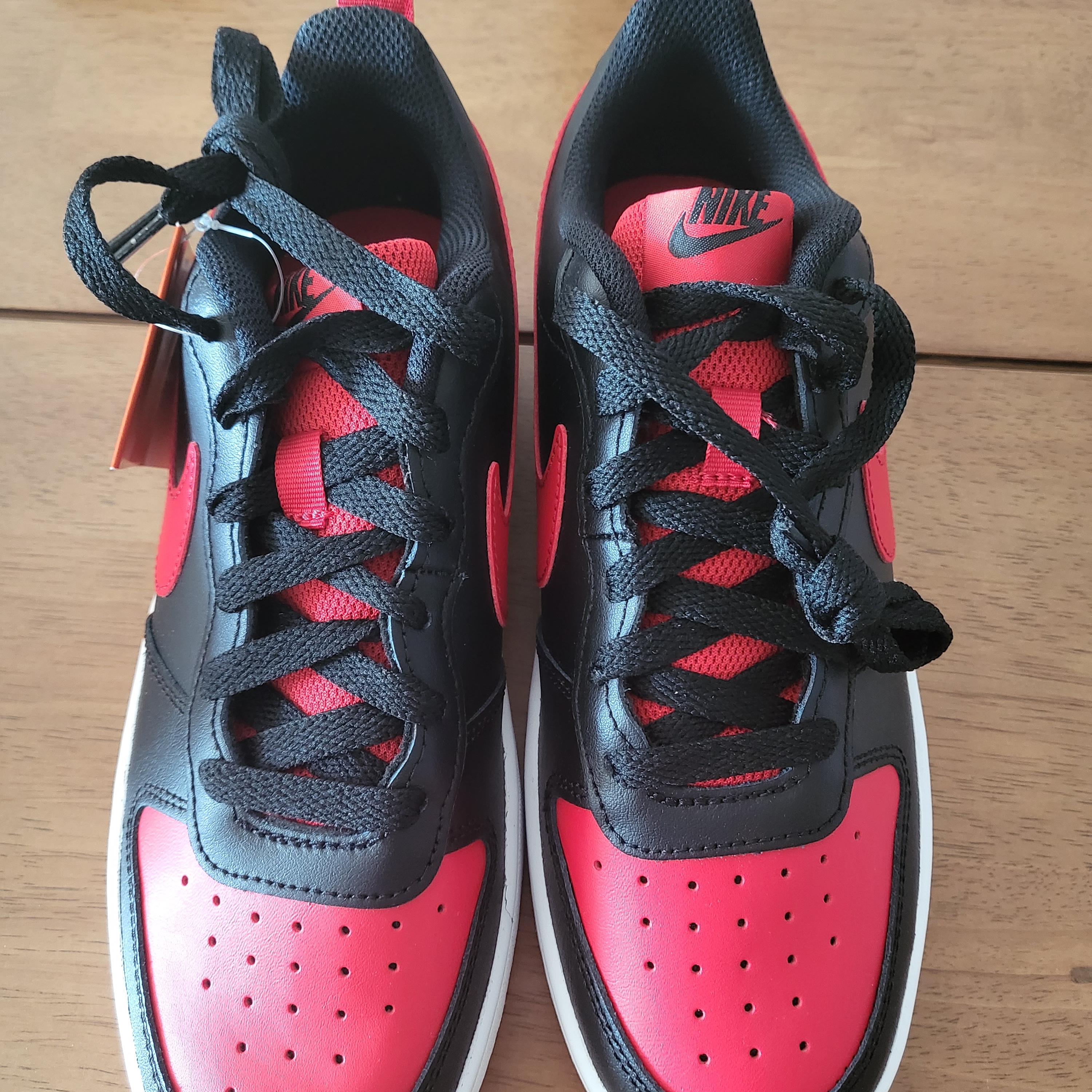 (GS) Nike Court Borough Low 2 Black University Red  착용 스타일 - 1