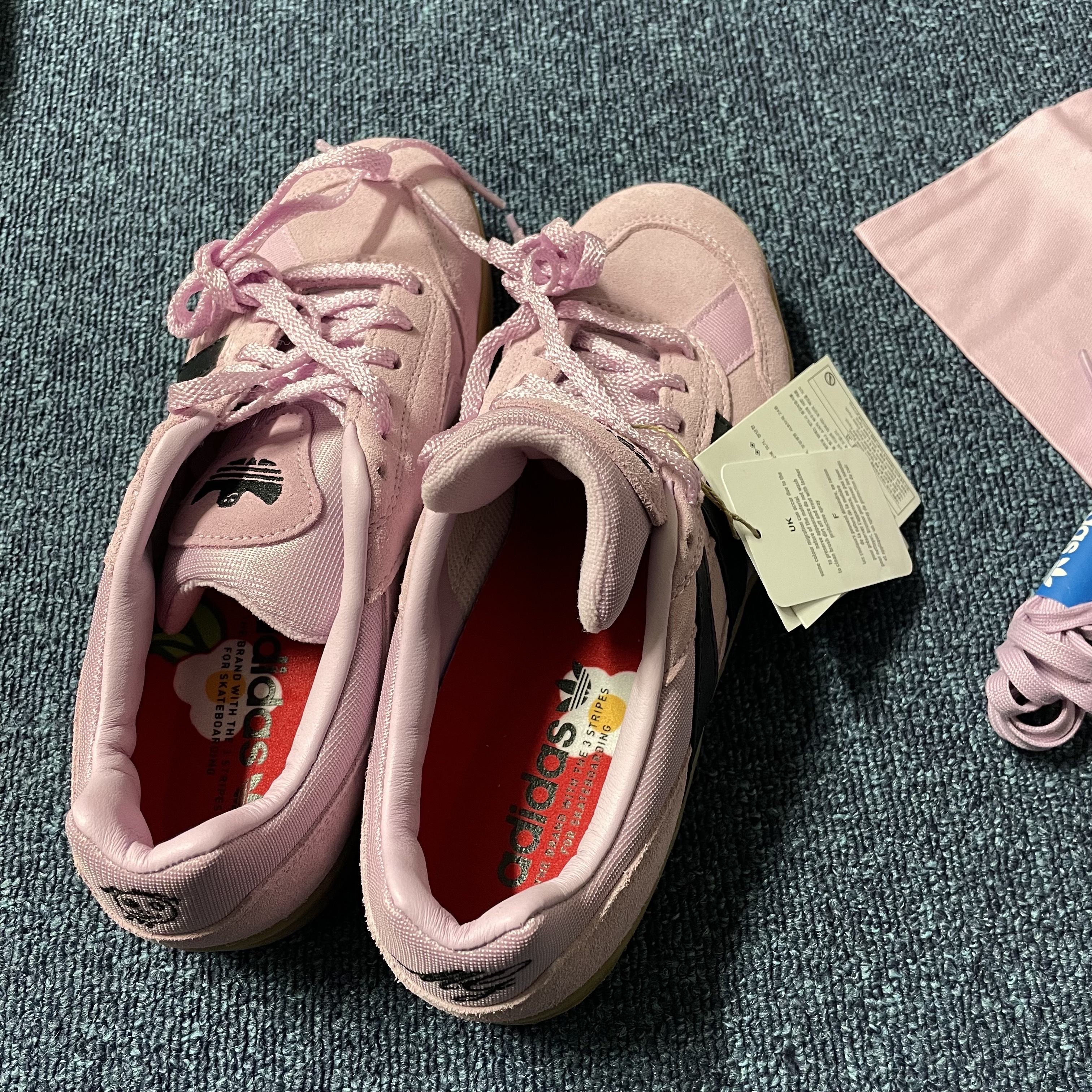 Adidas x Mark Gonzales Aloha Super Light Orchid Core Black 착용 스타일 - 3