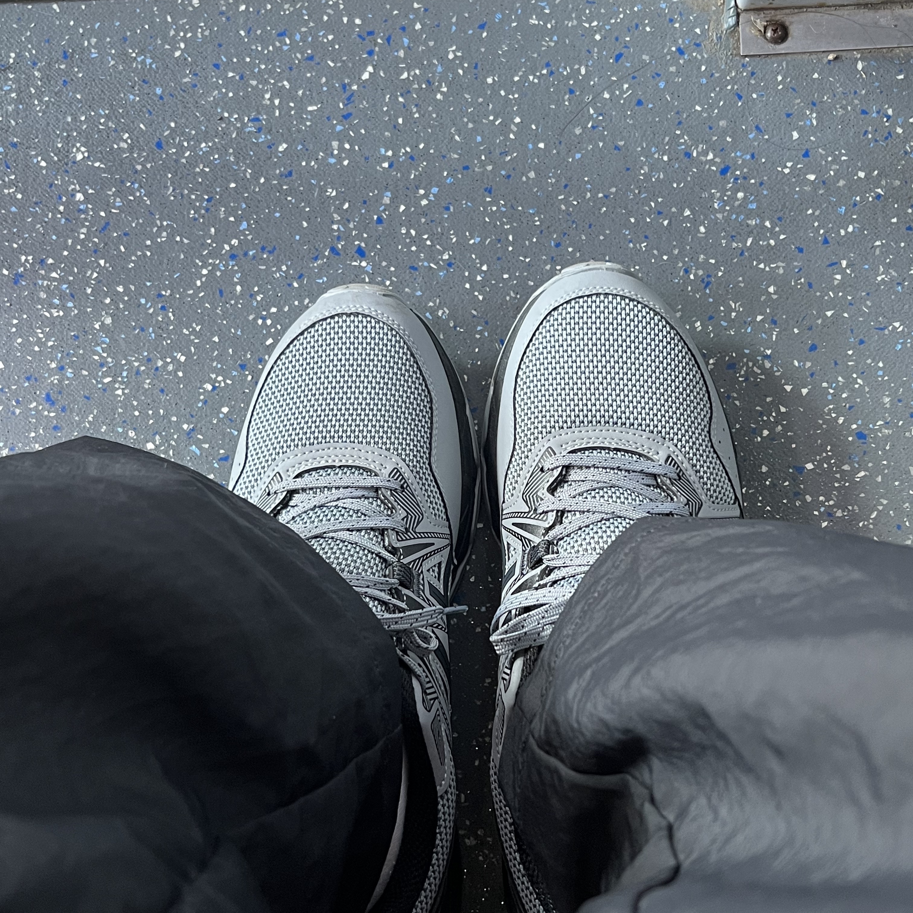Asics Gel-Venture 8 Sheet Rock Carrier Grey 착용 스타일 - 2