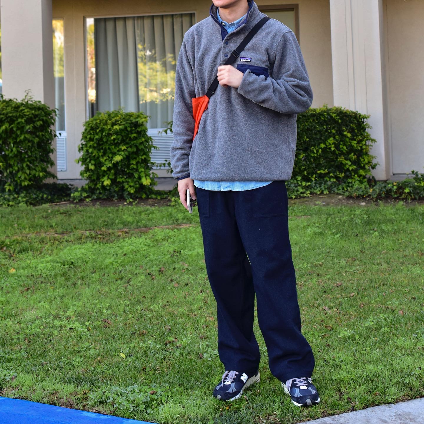 Patagonia Lightweight Synchilla Snap-T Fleece Pullover Oatmeal Heather/Smolder Blue/New Navy 착용 스타일