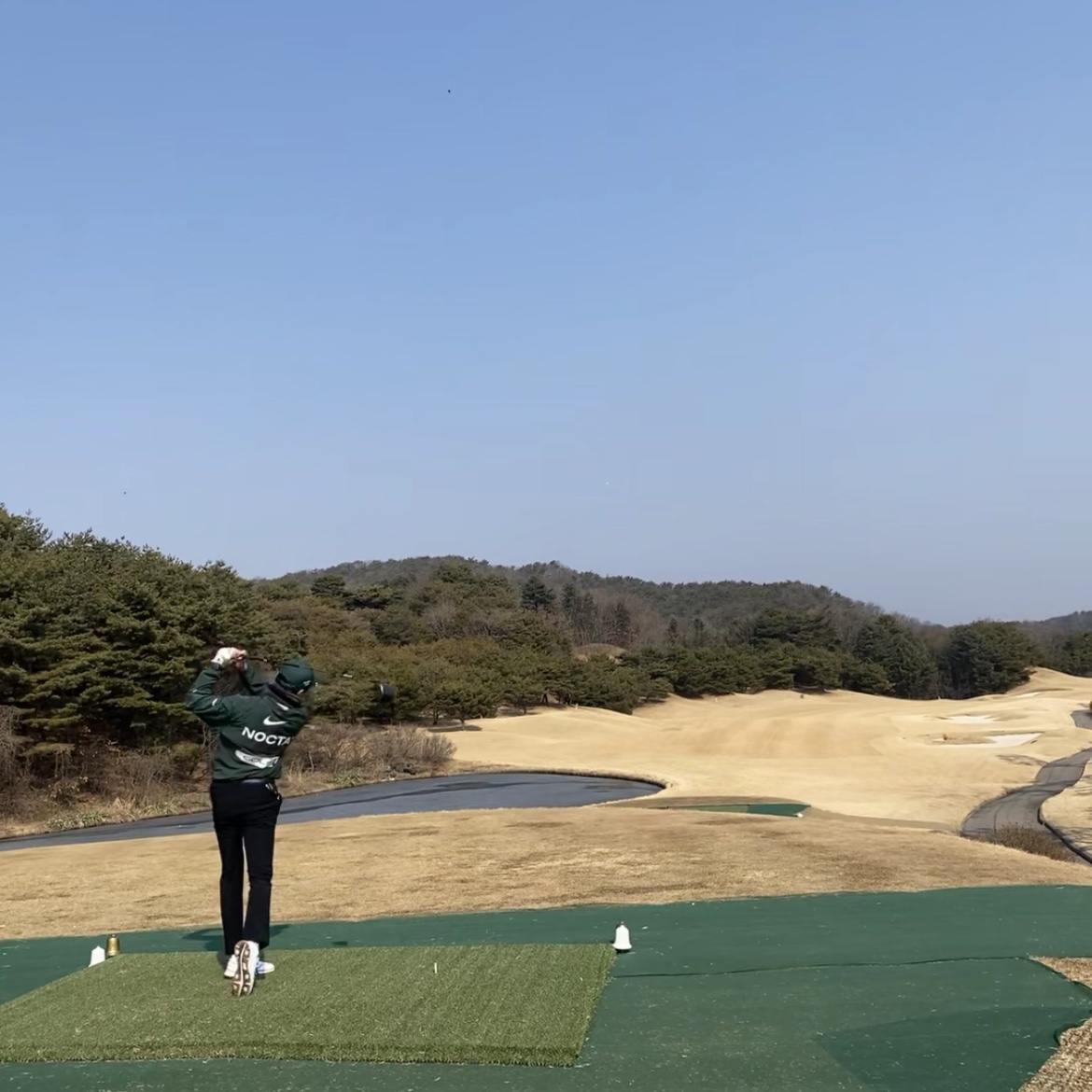New Balance x Malbon 997 Golf White Green, Nike x Drake Nocta Golf Crewneck Top Green - US/EU 착용 스타일