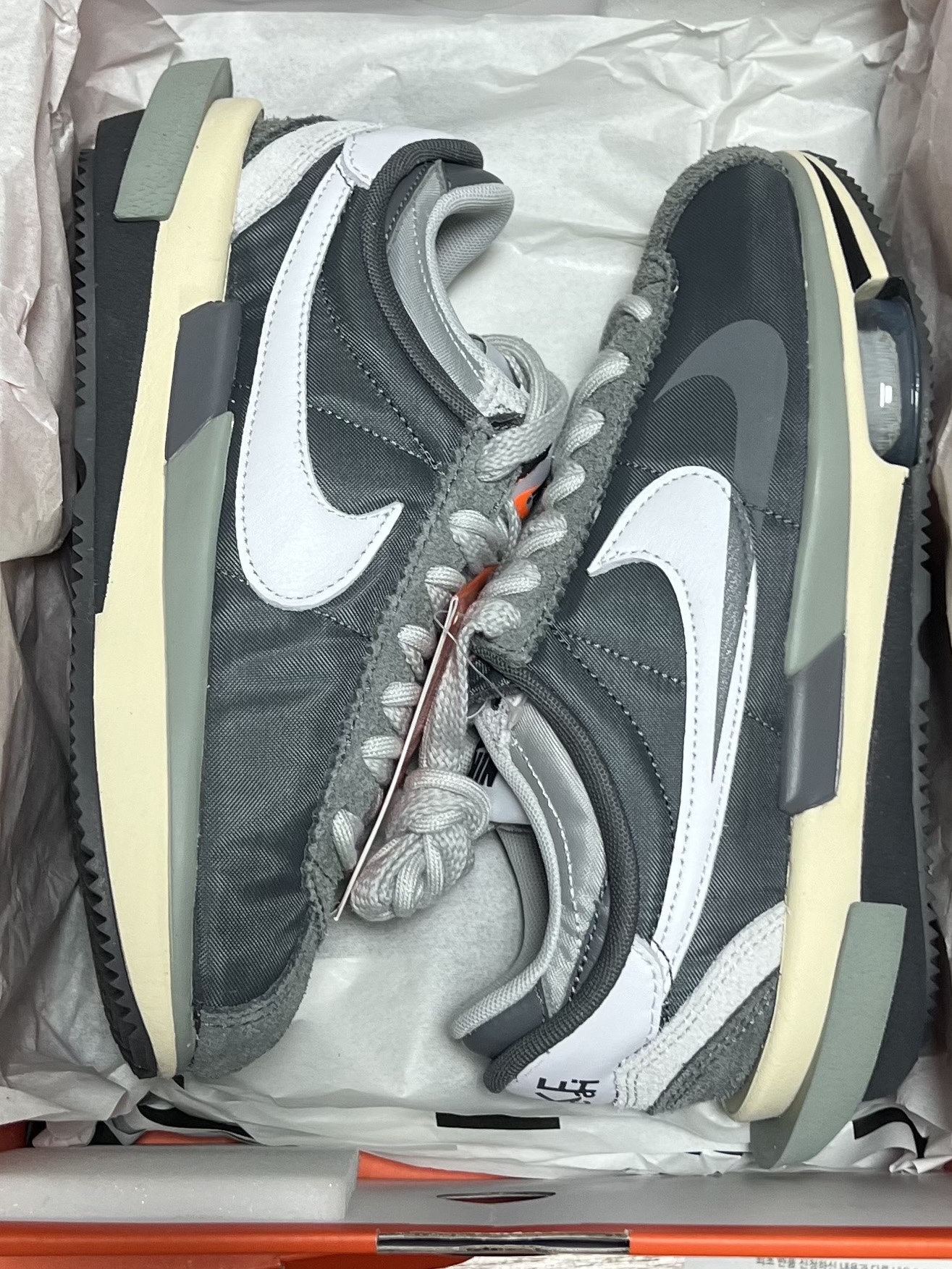 Nike x Sacai Zoom Cortez SP Iron Grey 착용 스타일 - 3