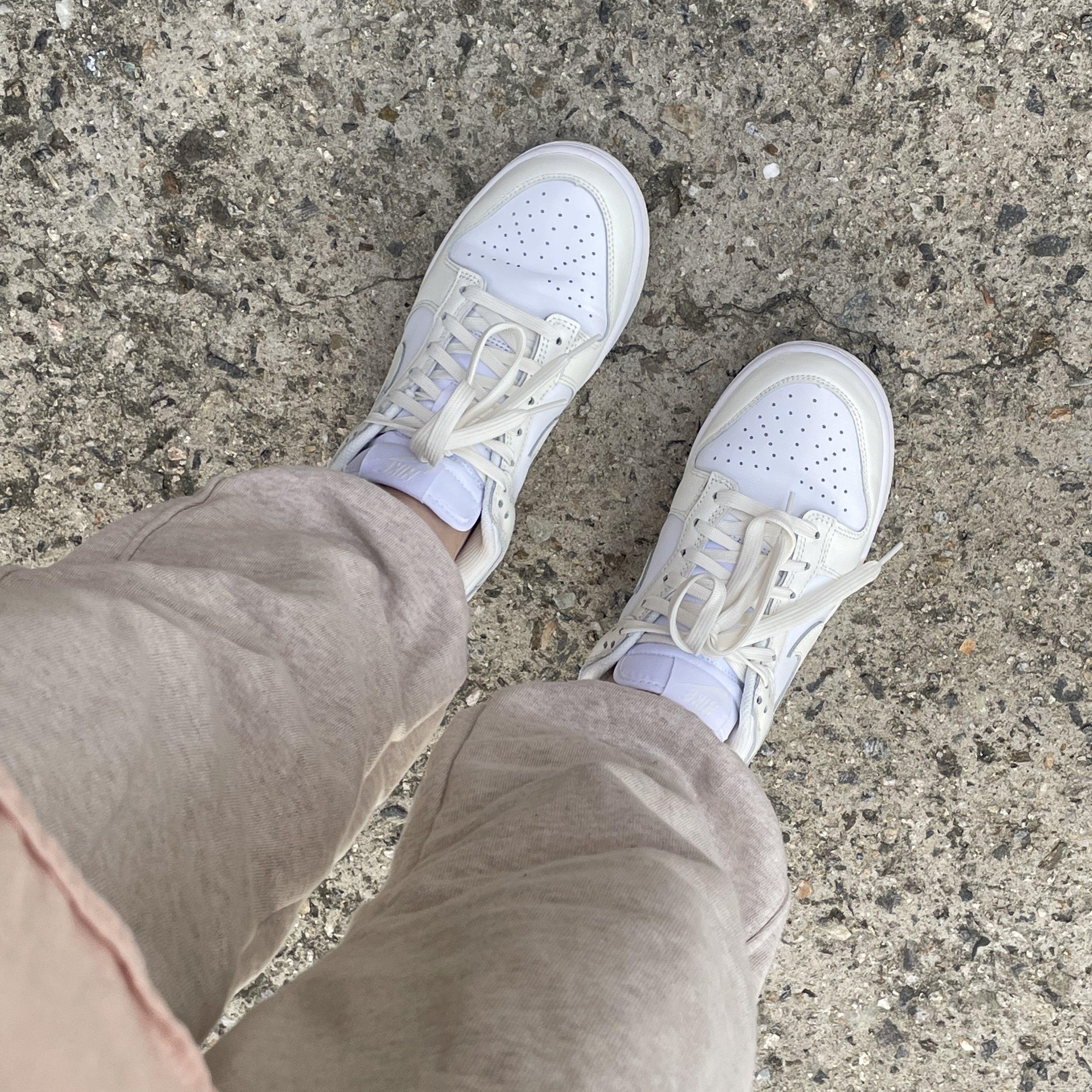 (W) Nike Dunk Low White and Sail 착용 스타일