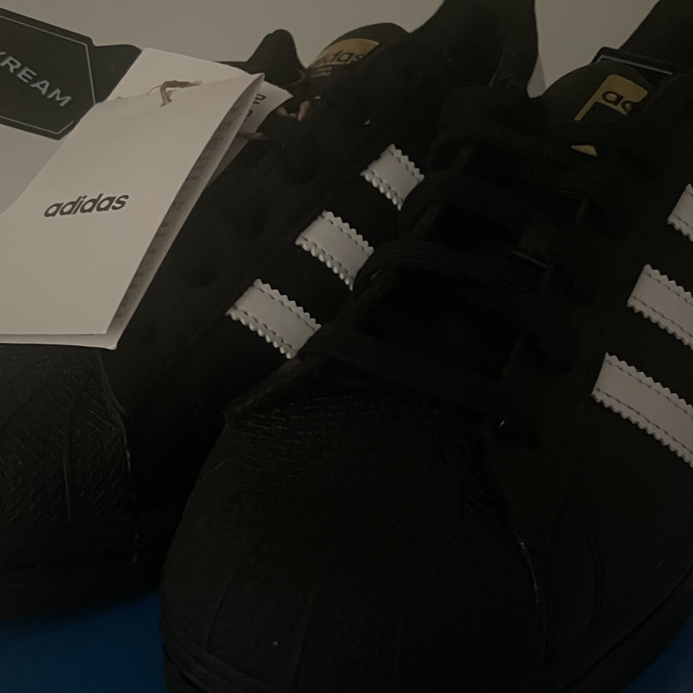 (J) Adidas Superstar Black White 착용 스타일