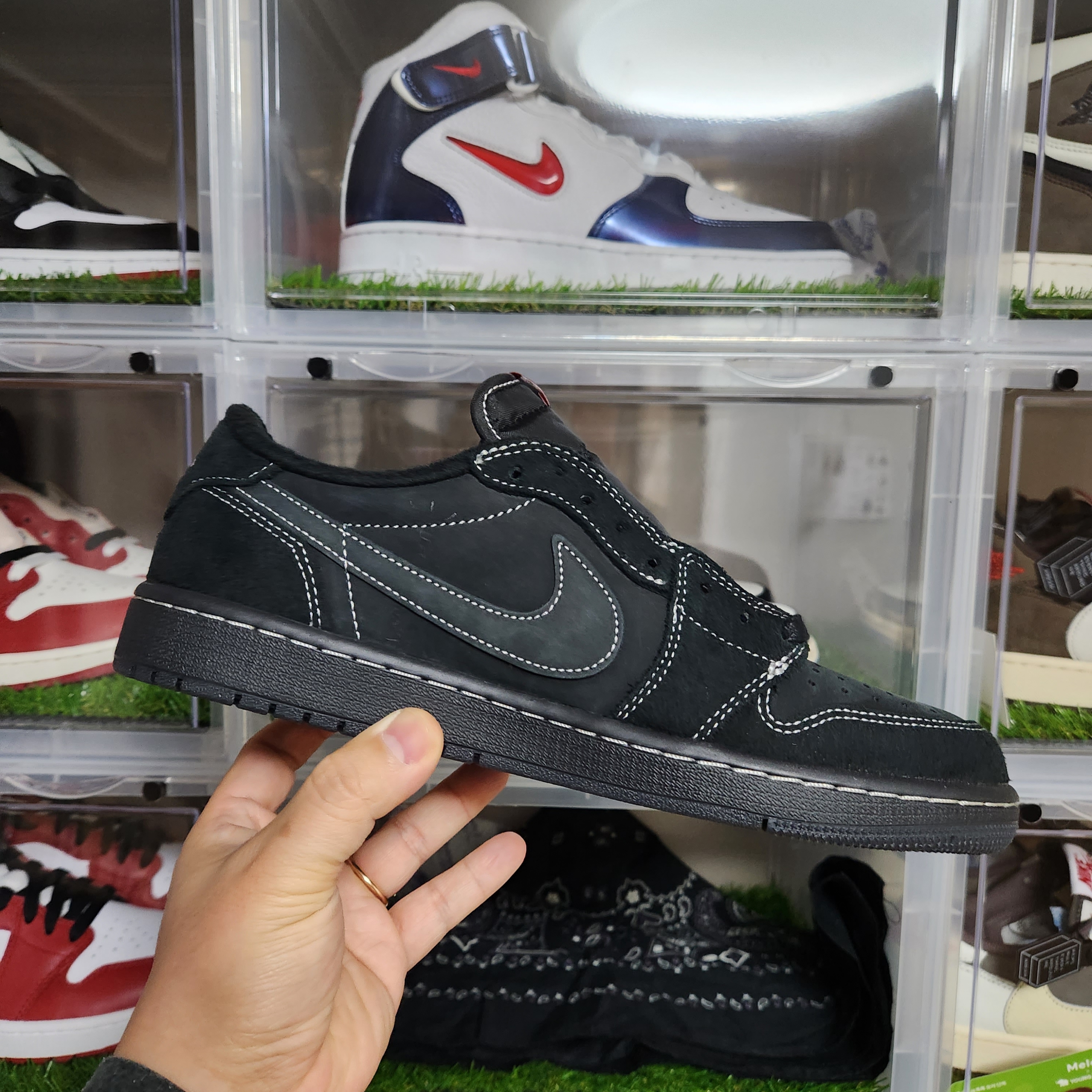 Jordan 1 x Travis Scott Retro Low OG SP Black Phantom 착용 스타일 - 4