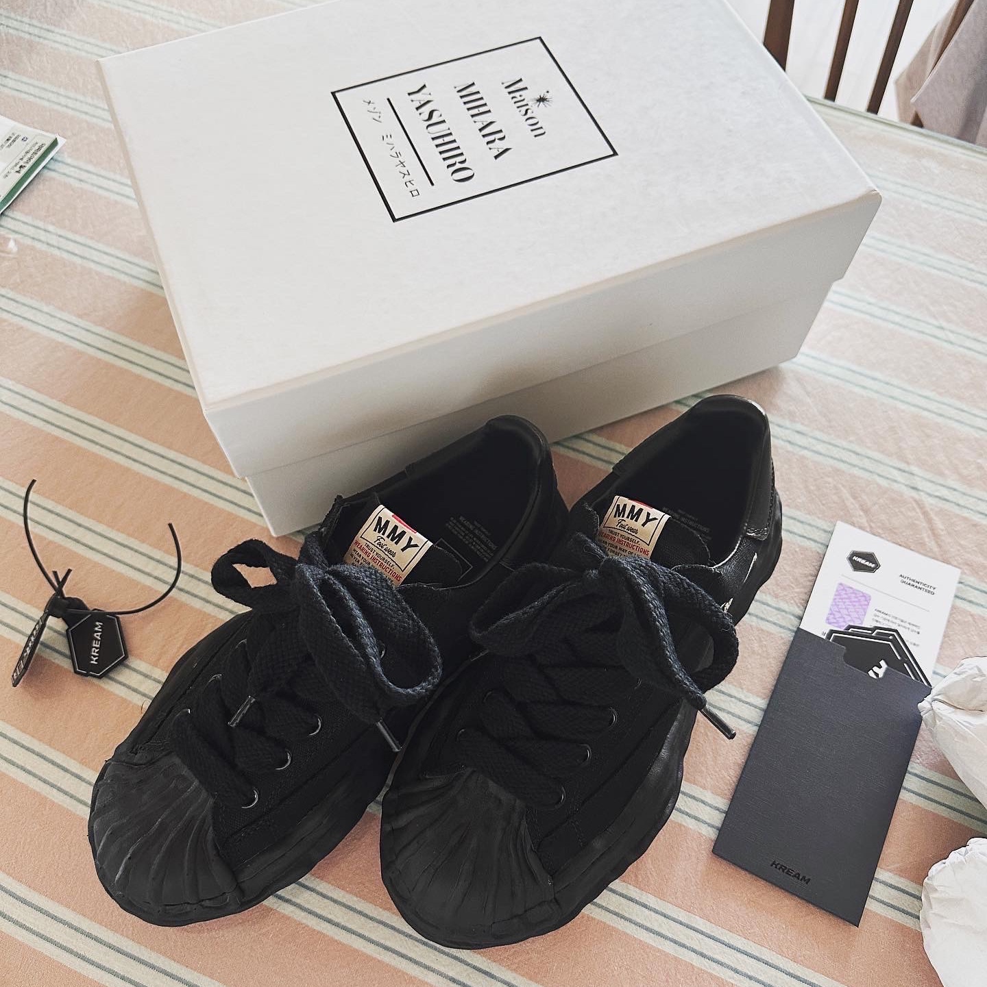 Maison Mihara Yasuhiro Blakey OG Sole Canvas Low-top Sneakers Black Black 착용 스타일 - 2