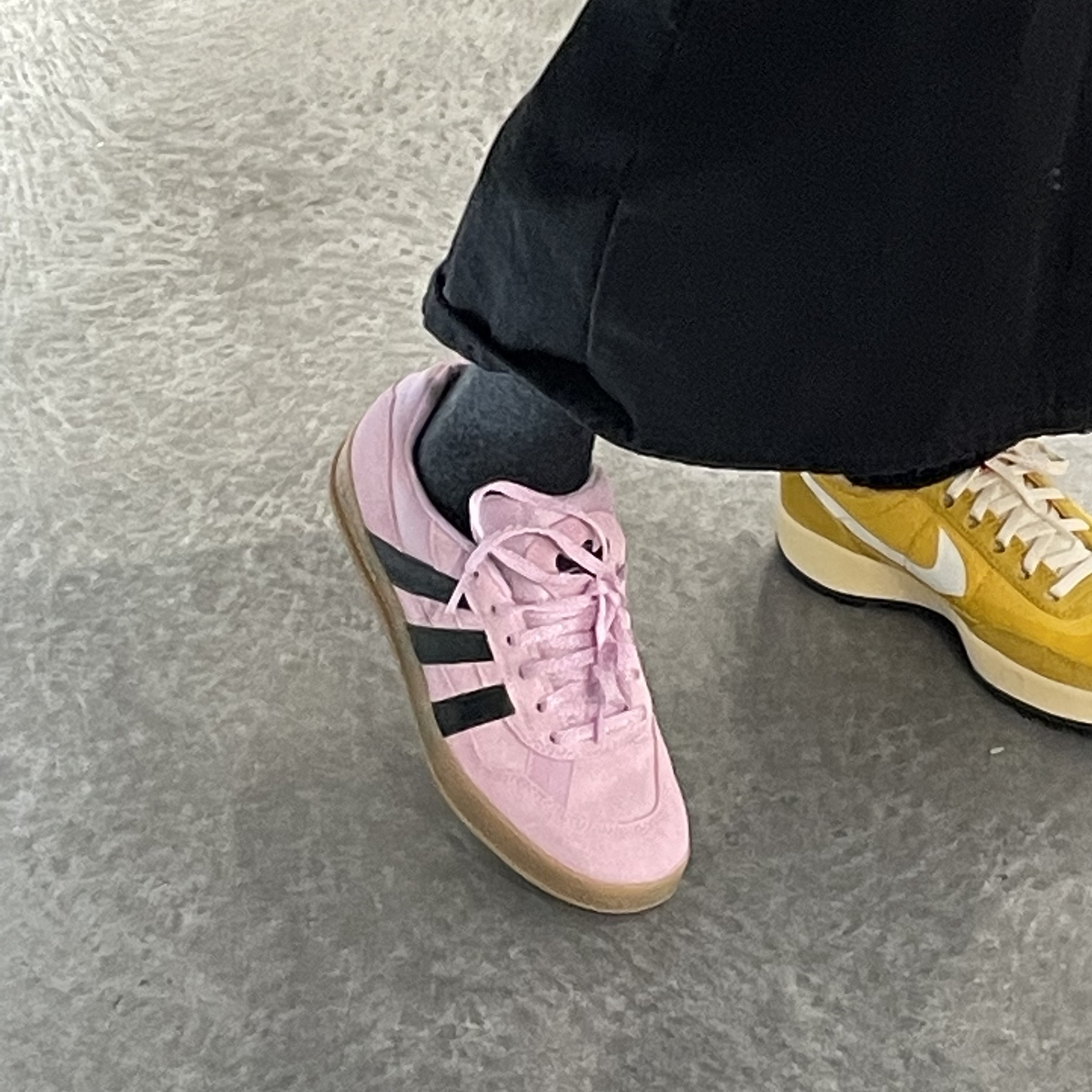 Adidas x Mark Gonzales Aloha Super Light Orchid Core Black 착용 스타일 - 5