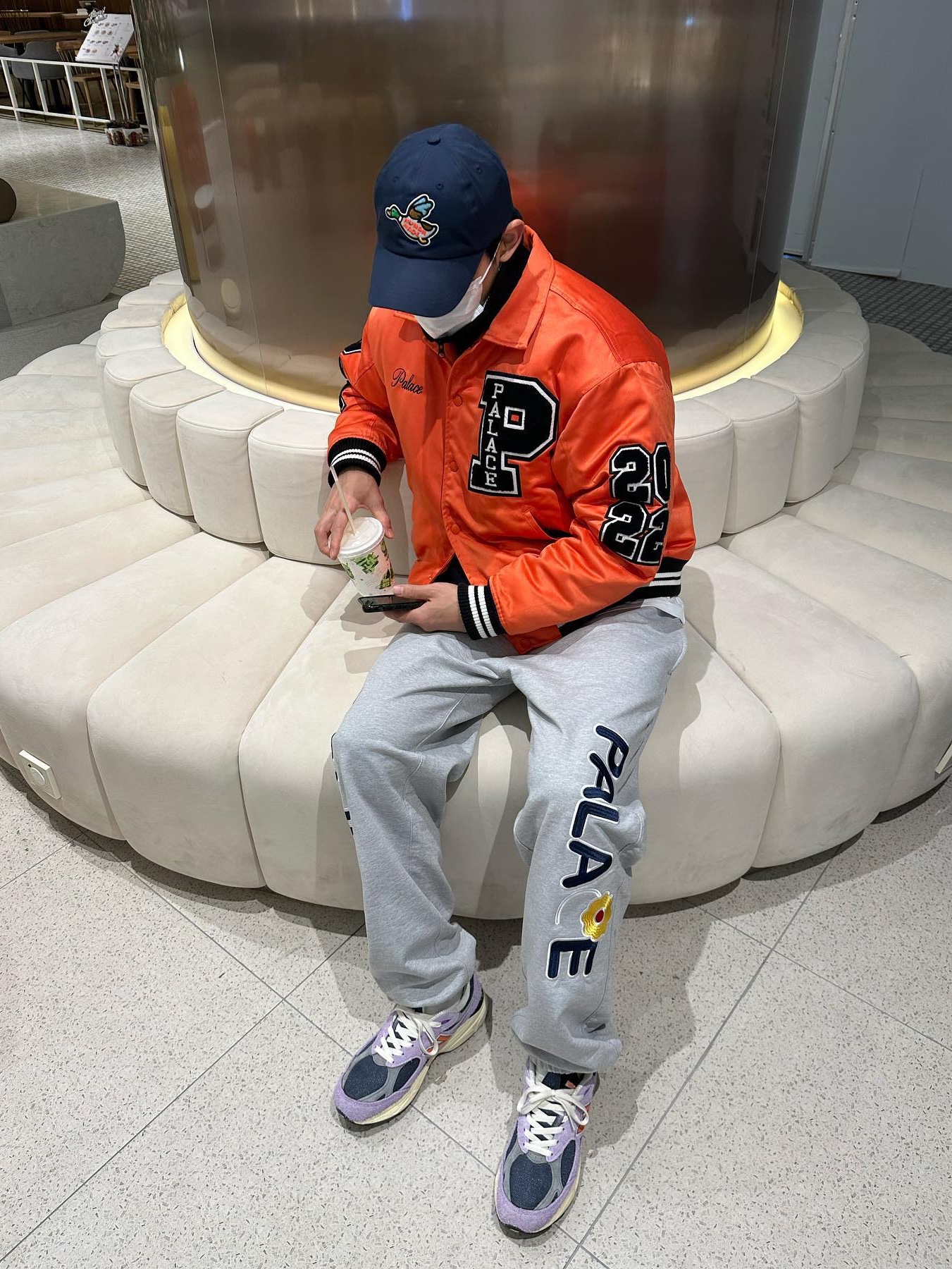 Palace Satin Varsity Jacket White - 22FW, Palace Satin Varsity Jacket Orange - 22FW 착용 스타일