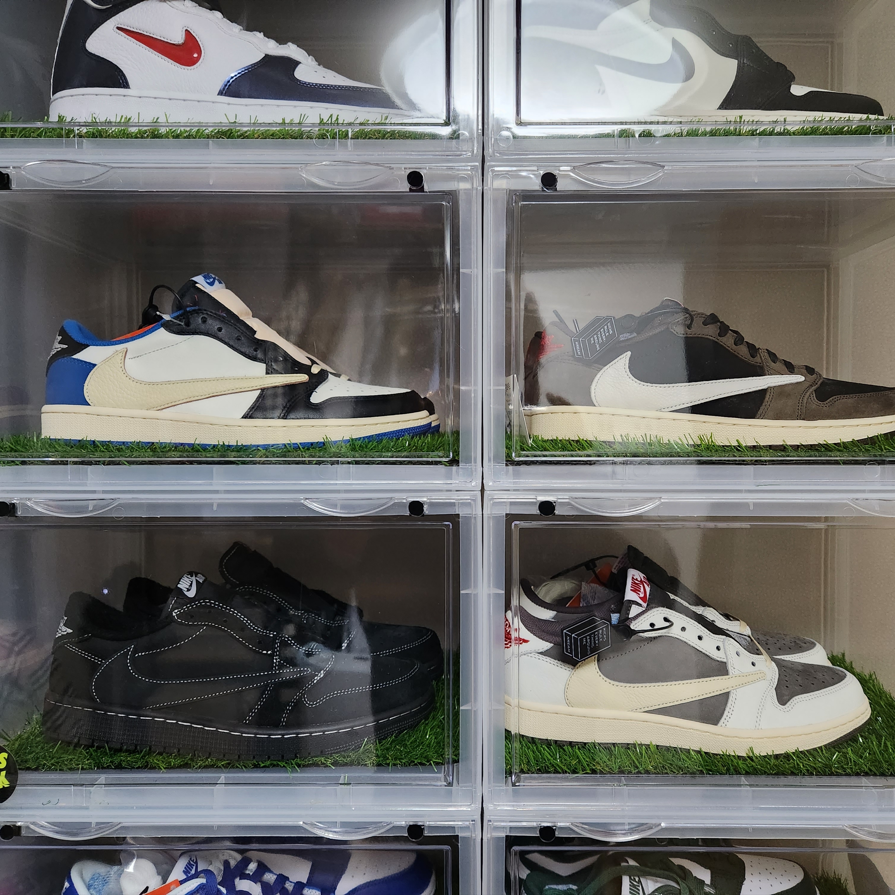 Jordan 1 x Travis Scott Retro Low OG SP Black Phantom 착용 스타일 - 5