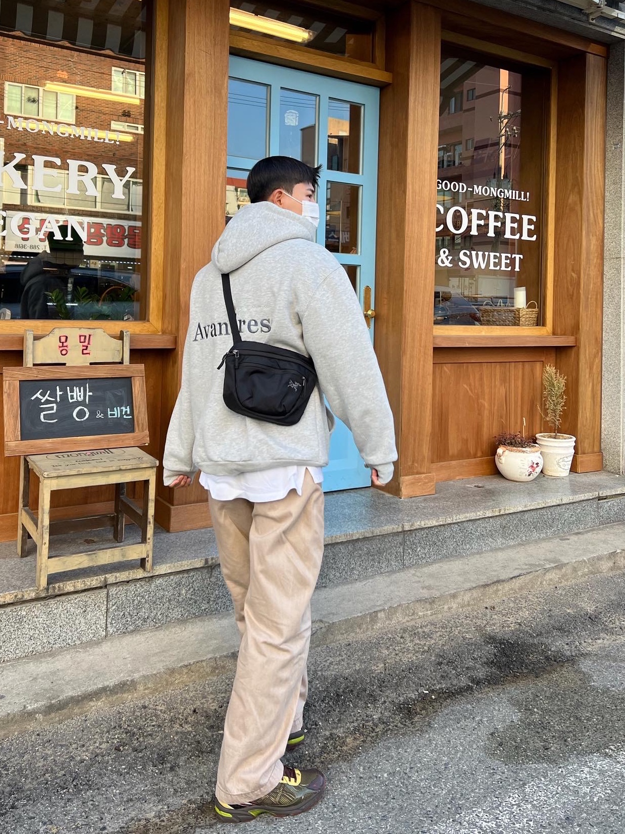 Asics UB4-S Gel-1130 Demitasse, Arc'teryx Mantis 2 Waistpack Black 착용 스타일 - 3