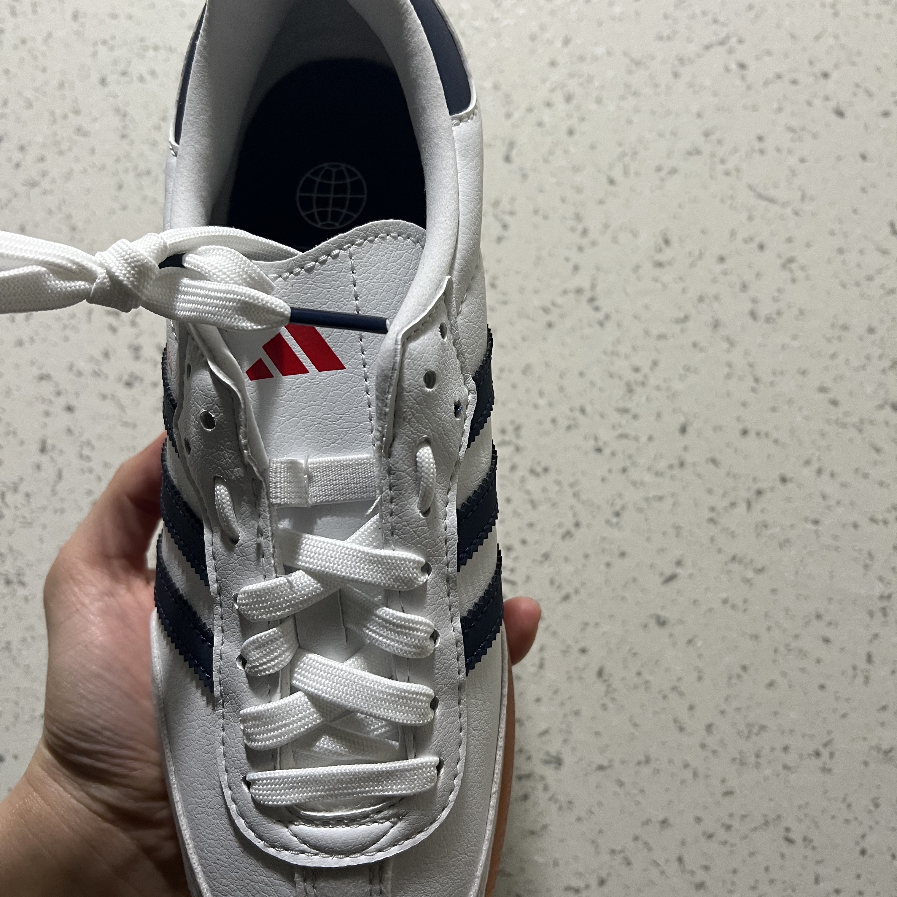 Adidas Velosamba Vegan Cycling Cloud White Team Navy Blue 착용 스타일 - 3