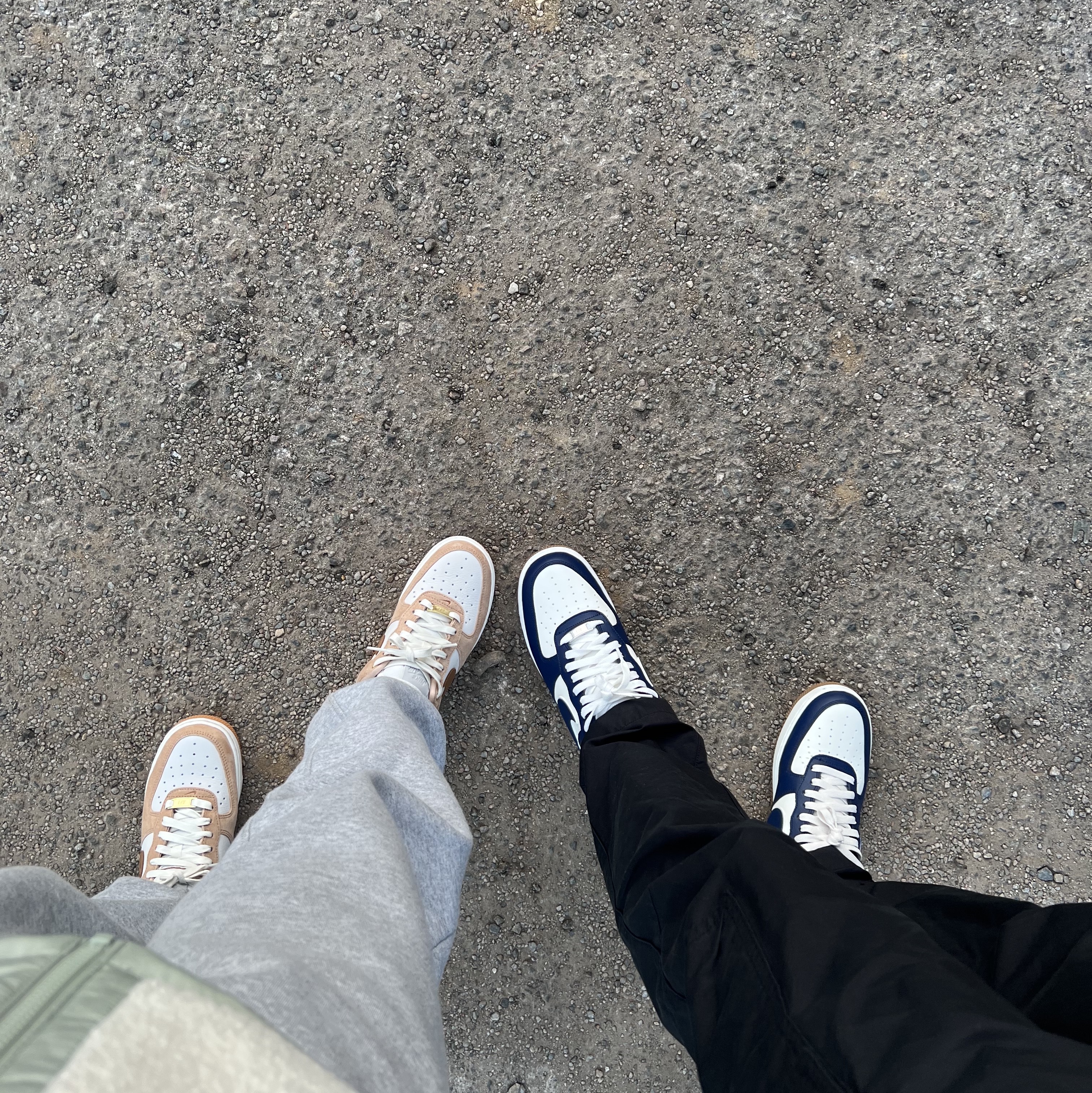 (W) Nike Air Force 1 LXX Flax, Nike Air Force 1 '07 LV8 Midnight Navy 착용 스타일