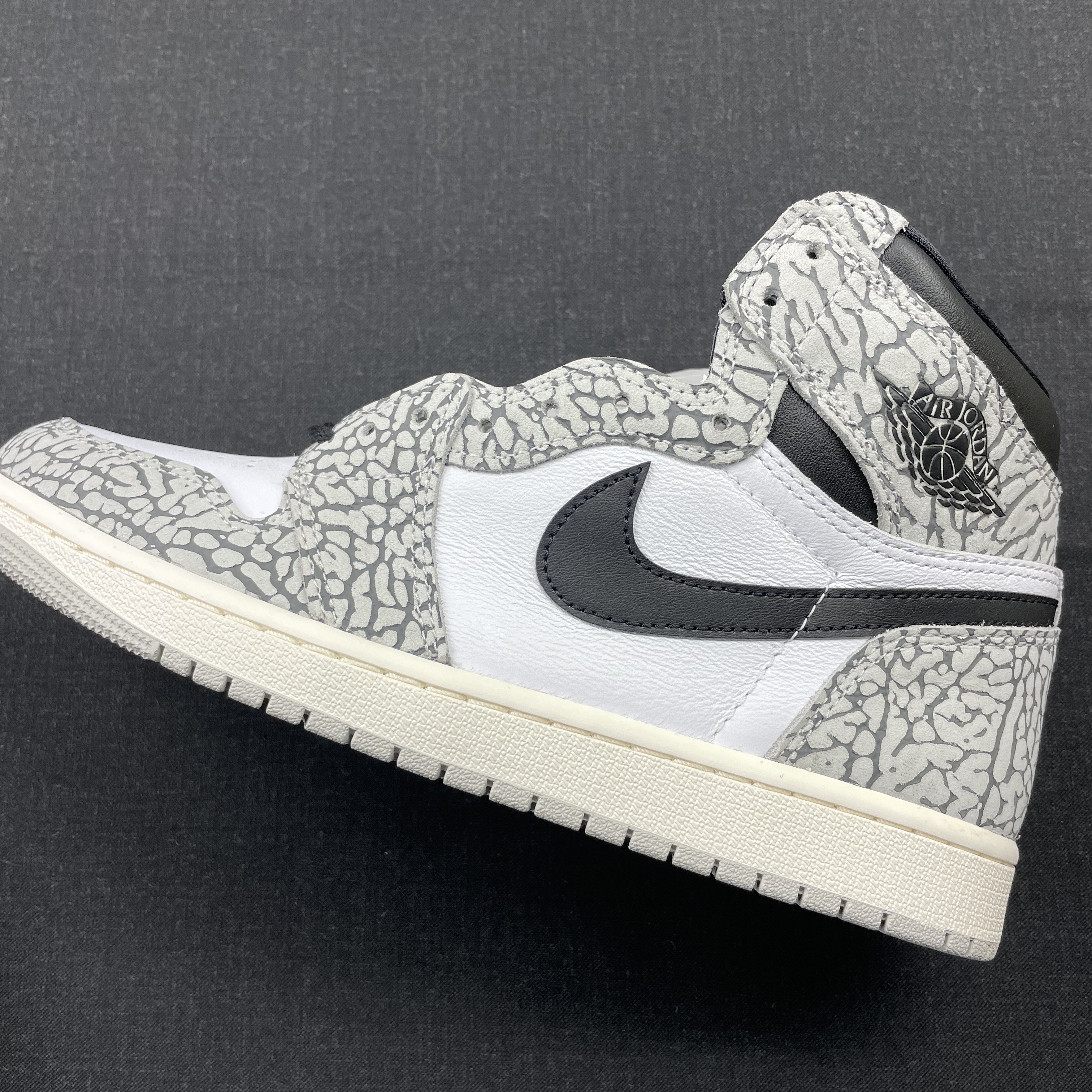 Jordan 1 Retro High OG White Cement 착용 스타일