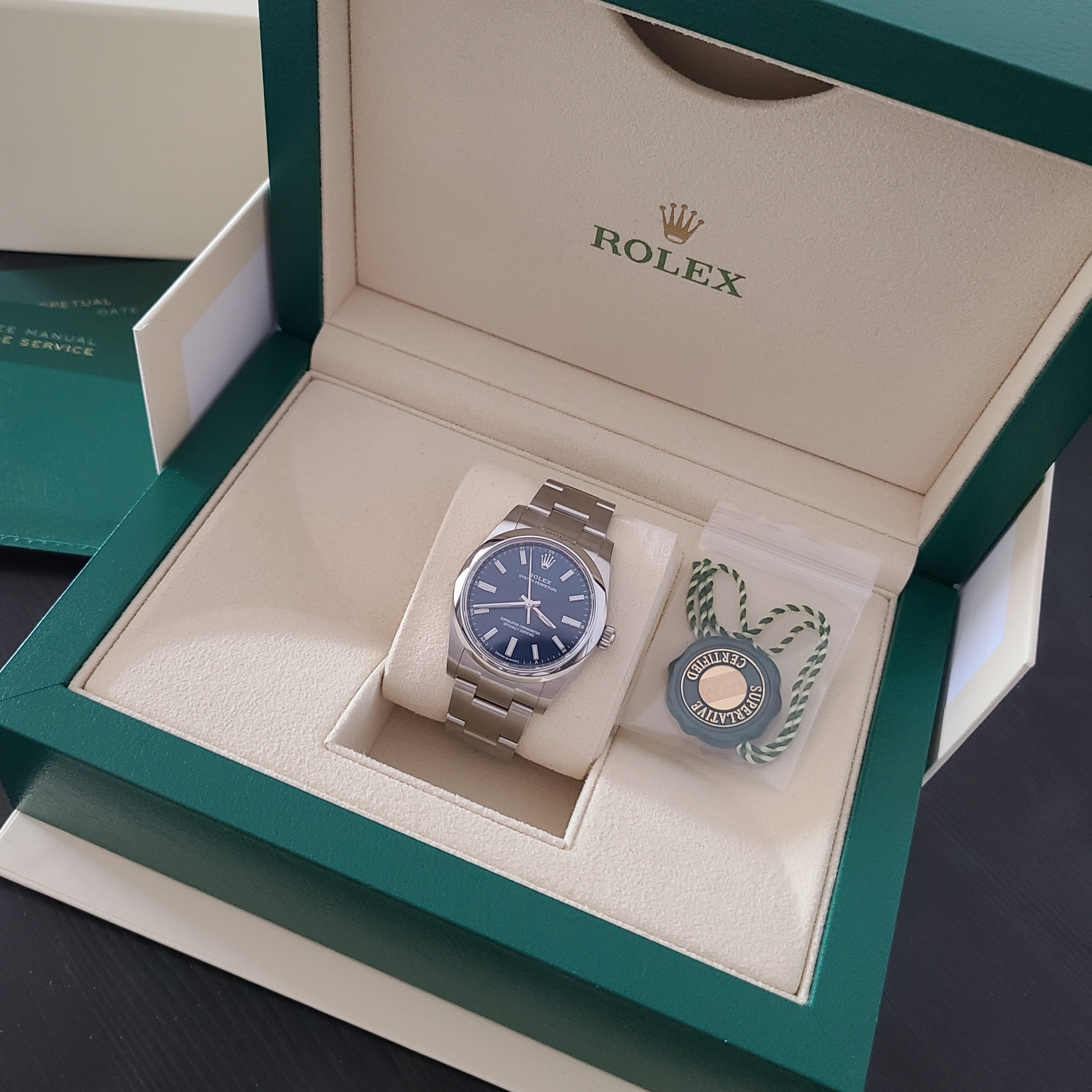 Rolex Oyster Perpetual 34mm 124200 Bright Blue Oyster 착용 스타일