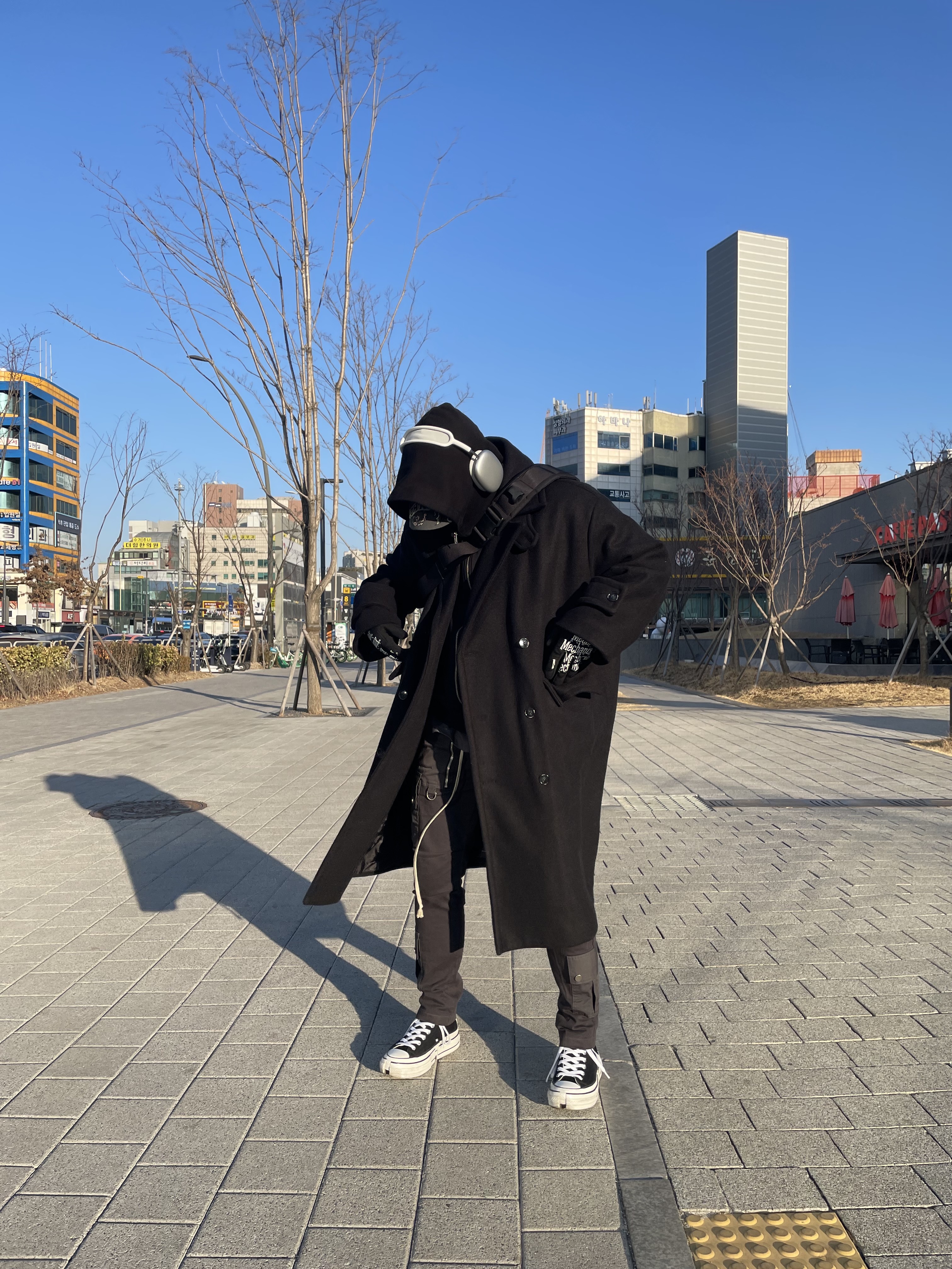 Converse x Feng Chen Wang Chuck 70 2-in-1 Natural Ivory Black, Apple AirPods Max Lightning Silver (Korean Ver.) 착용 스타일 - 4
