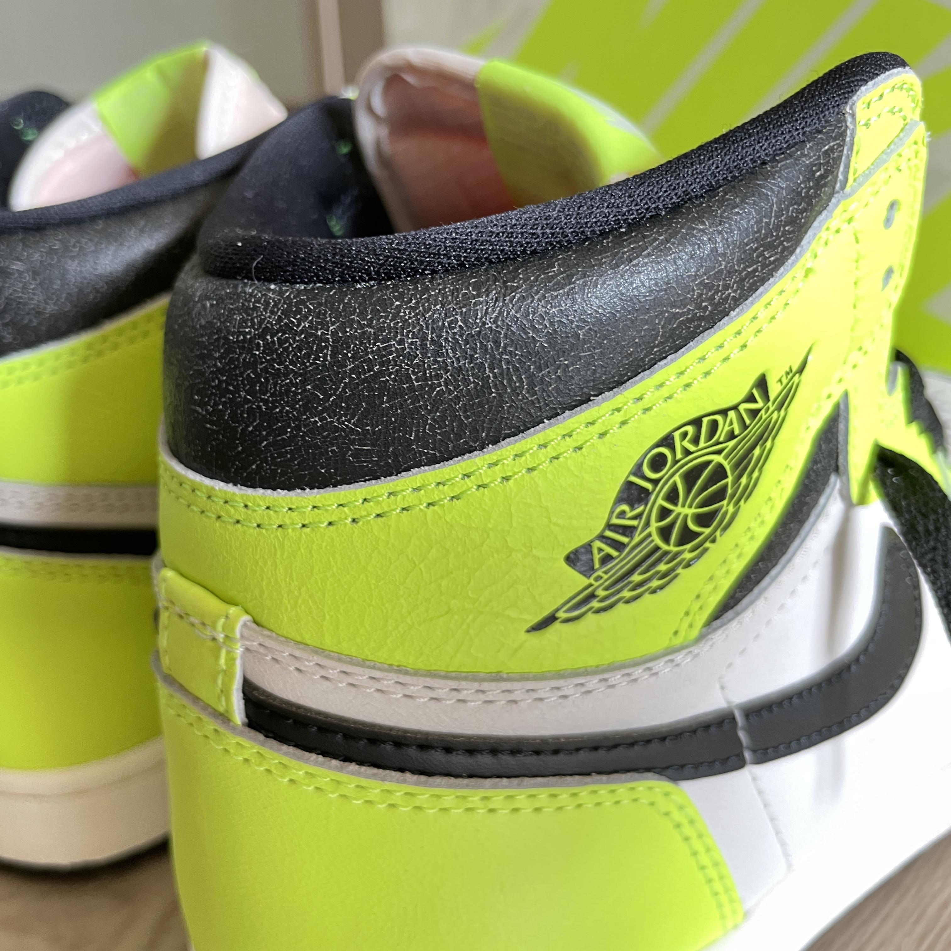 Jordan 1 Retro High OG Volt 착용 스타일 - 3