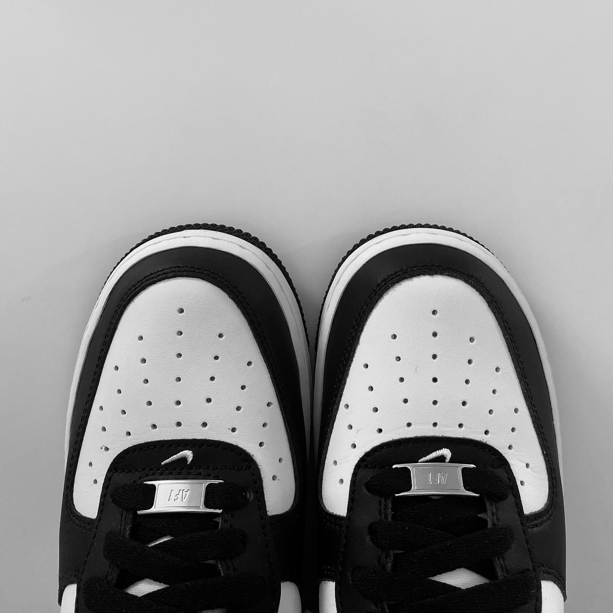Nike Air Force 1 '07 Black White 착용 스타일 - 4