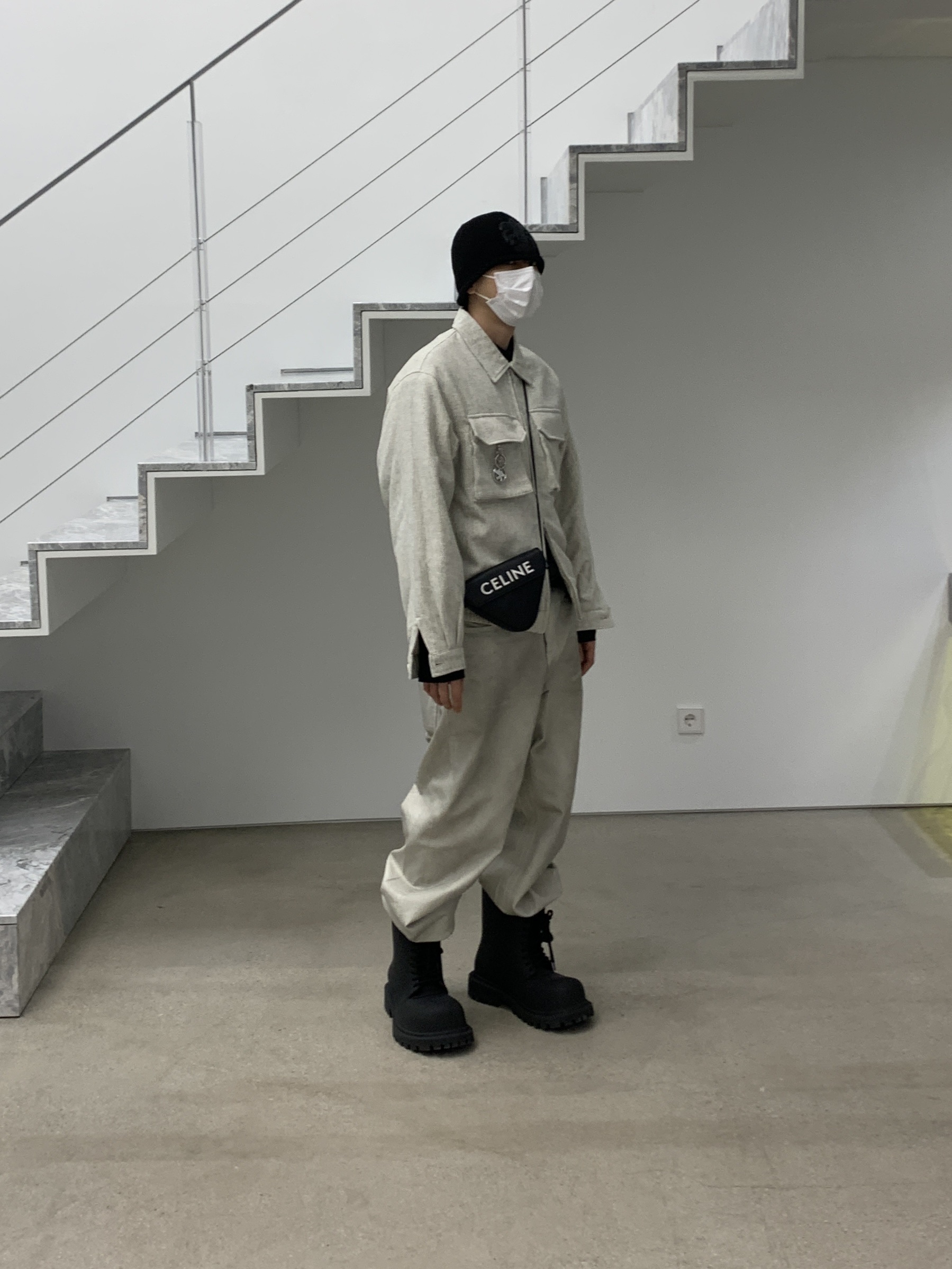 Balenciaga XL Army Boots Full Eva Black, Stussy Surfman Keychain Silver 착용 스타일 - 5
