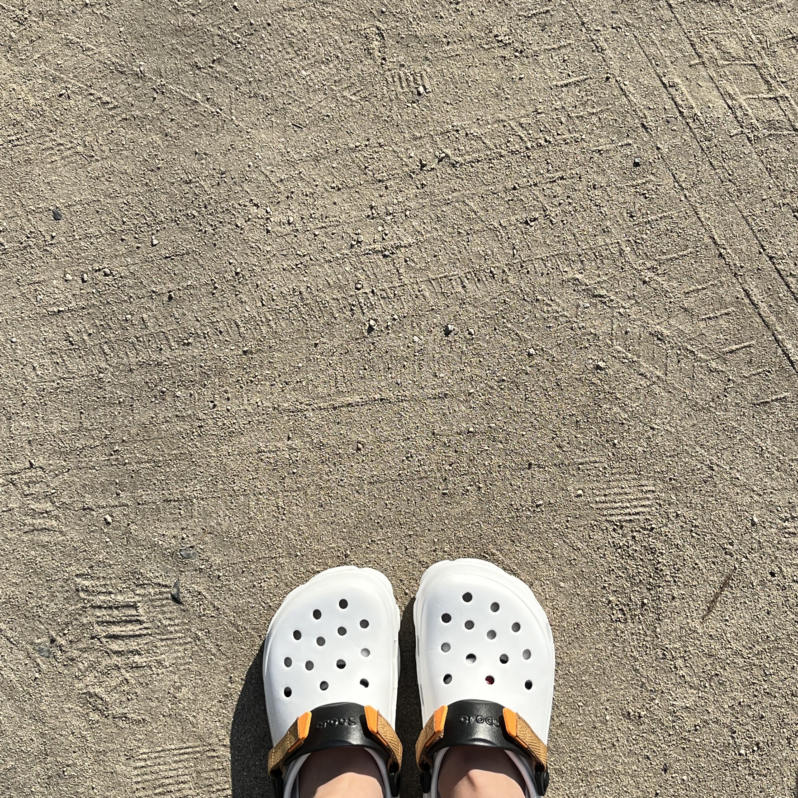 Crocs All Terrain Clog White Multi 착용 스타일