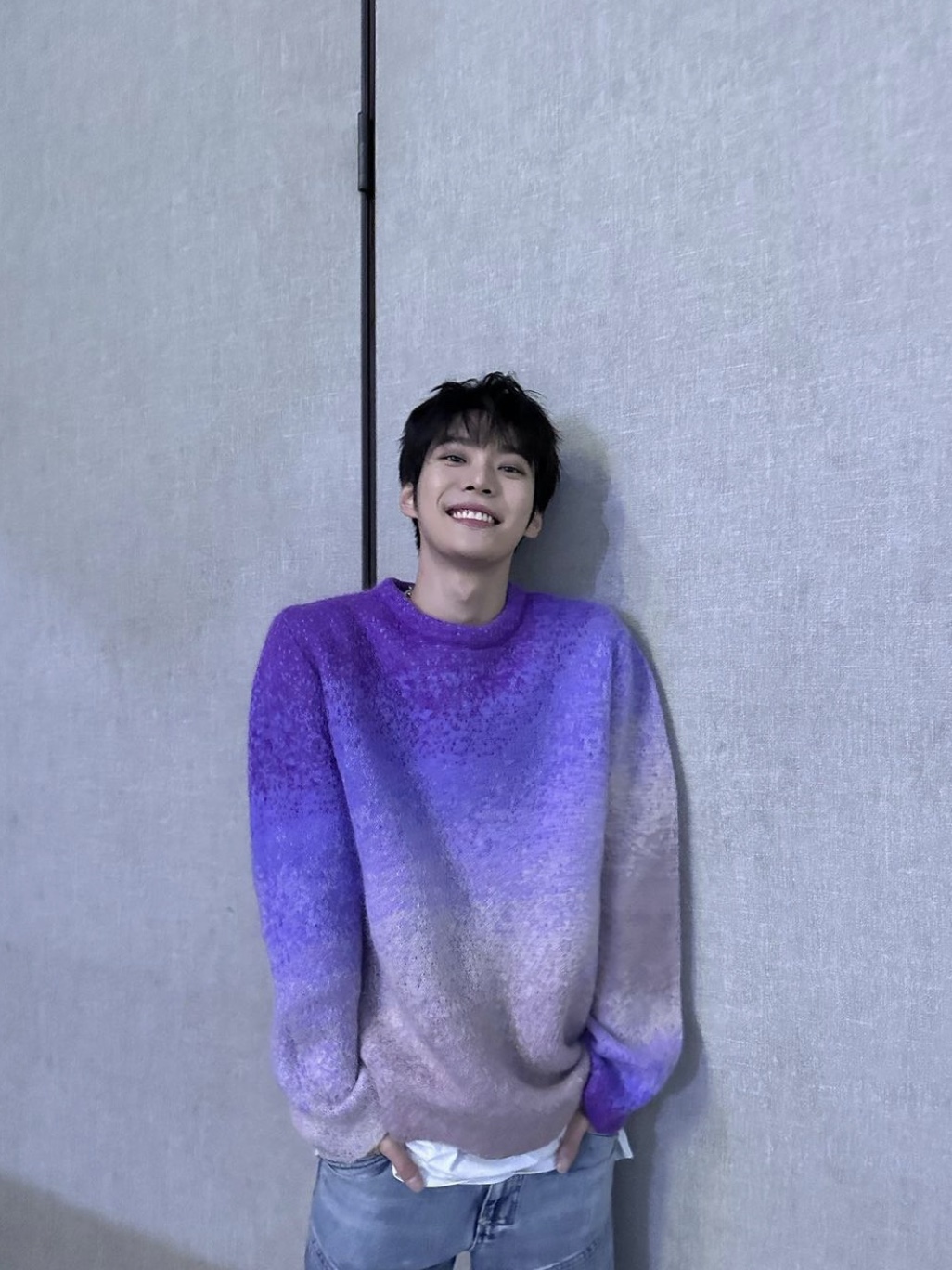ERL Gradient Crew Neck Sweater Purple 착용 스타일