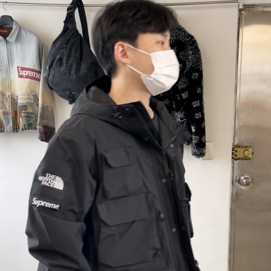 Supreme x The North Face Cargo Jacket Black - 20SS 착용 스타일