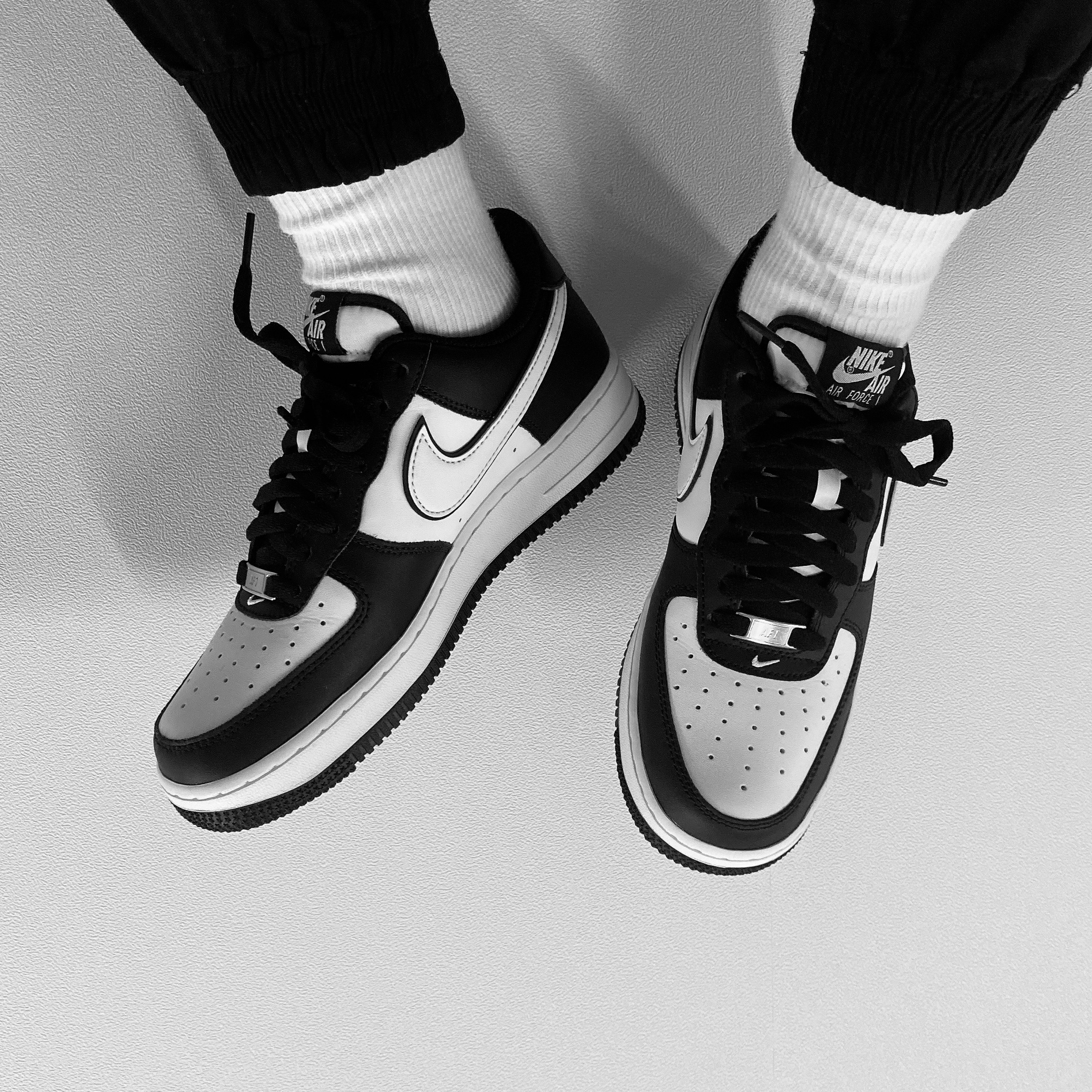 Nike Air Force 1 '07 Black White 착용 스타일 - 1