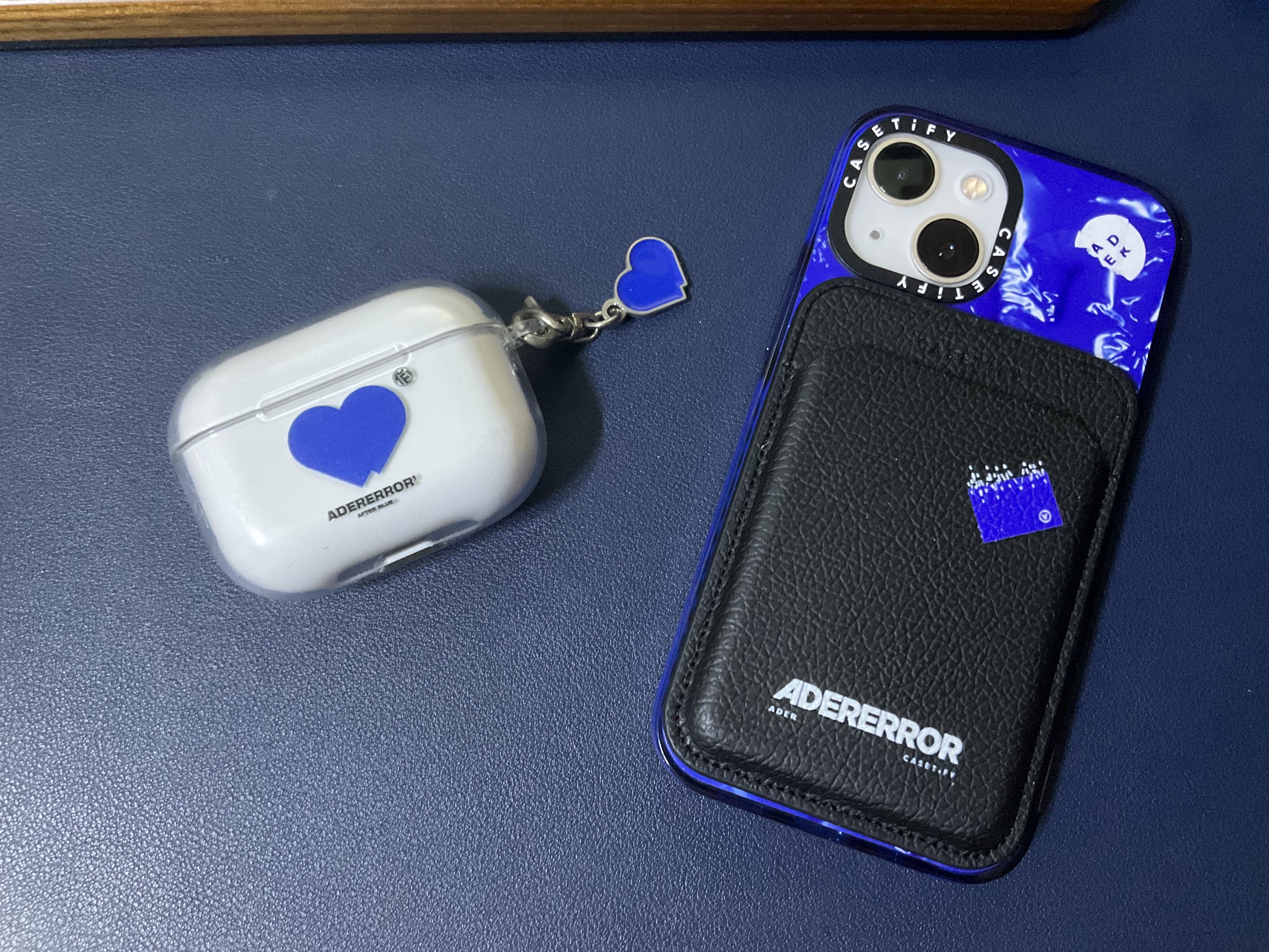 Ader Error Twin Heart AirPods Pro Hard Case Clear, Casetify x Ader Error iPhone Tube Magsafe Case Blue 착용 스타일 - 1