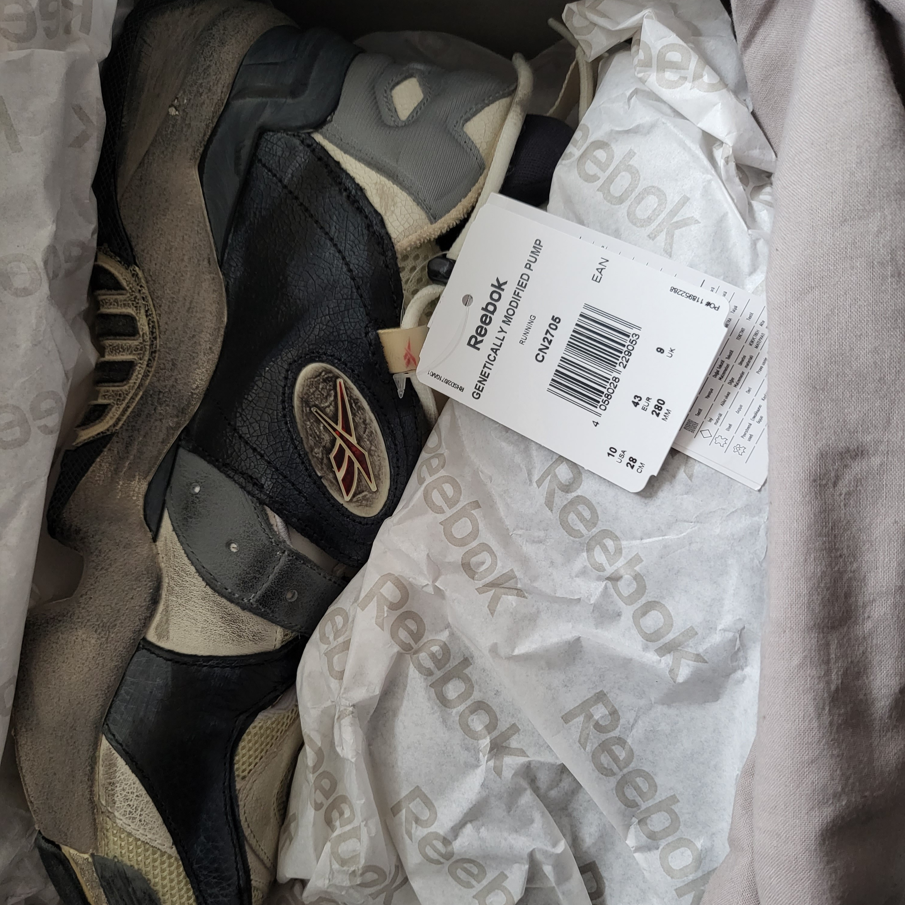 Reebok x Vetements Genetically Modified Pump Dirty Grey 착용 스타일