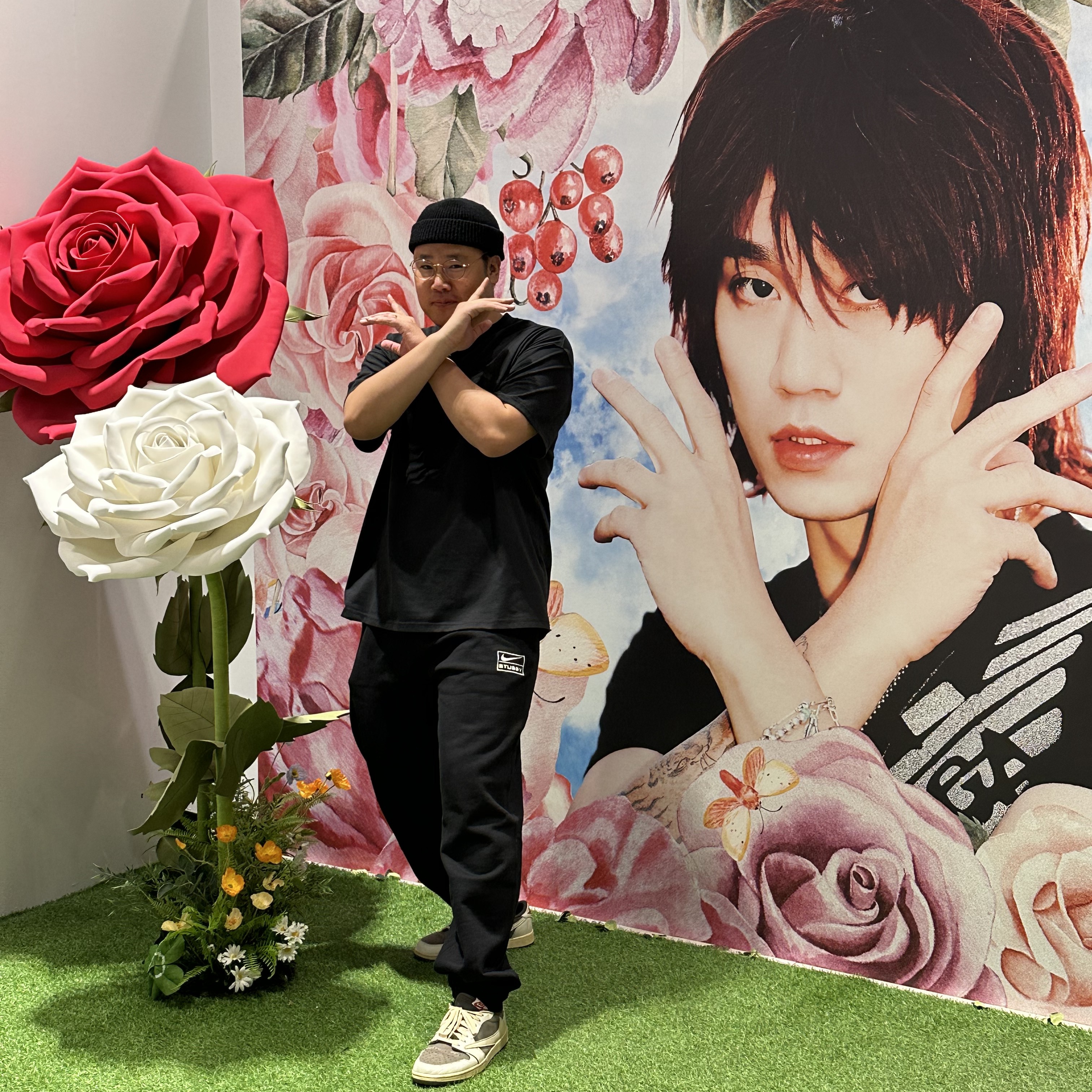 Jordan 1 x Travis Scott Retro Low OG SP Sail and Ridgerock, Nike x Stussy NRG Washed Fleece Pants Black (DO5296-010) 착용 스타일