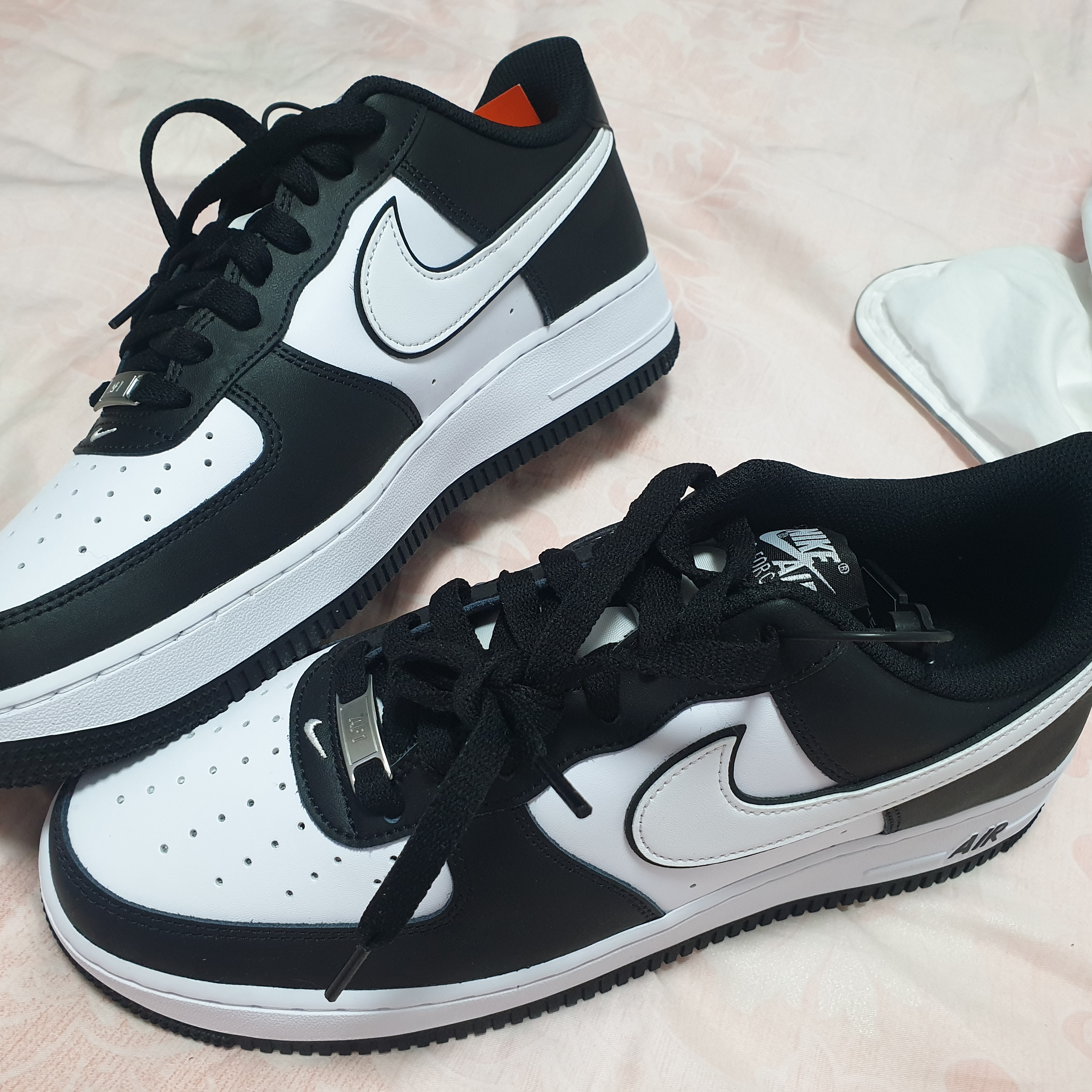 Nike Air Force 1 '07 Black White 착용 스타일 - 2