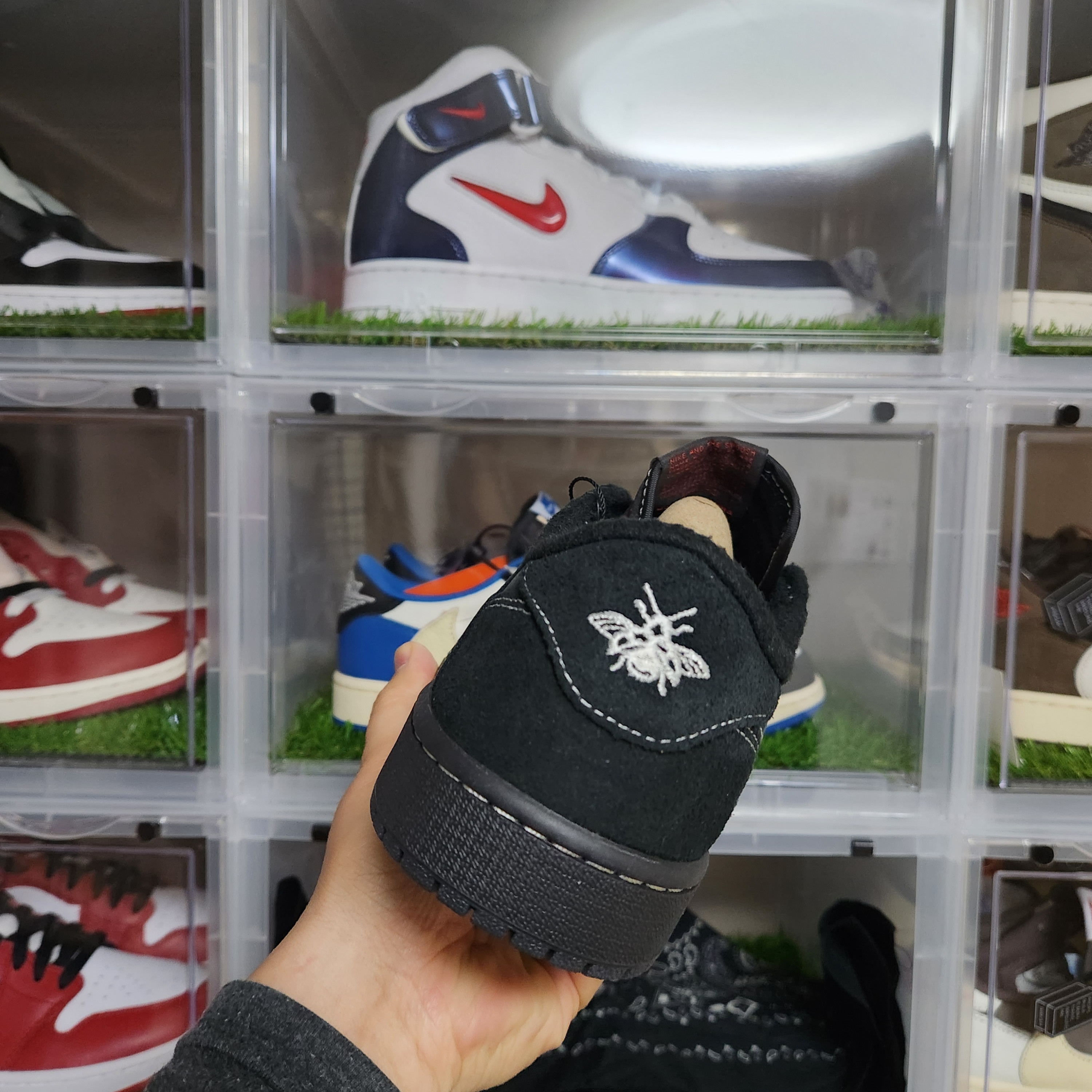 Jordan 1 x Travis Scott Retro Low OG SP Black Phantom 착용 스타일 - 2