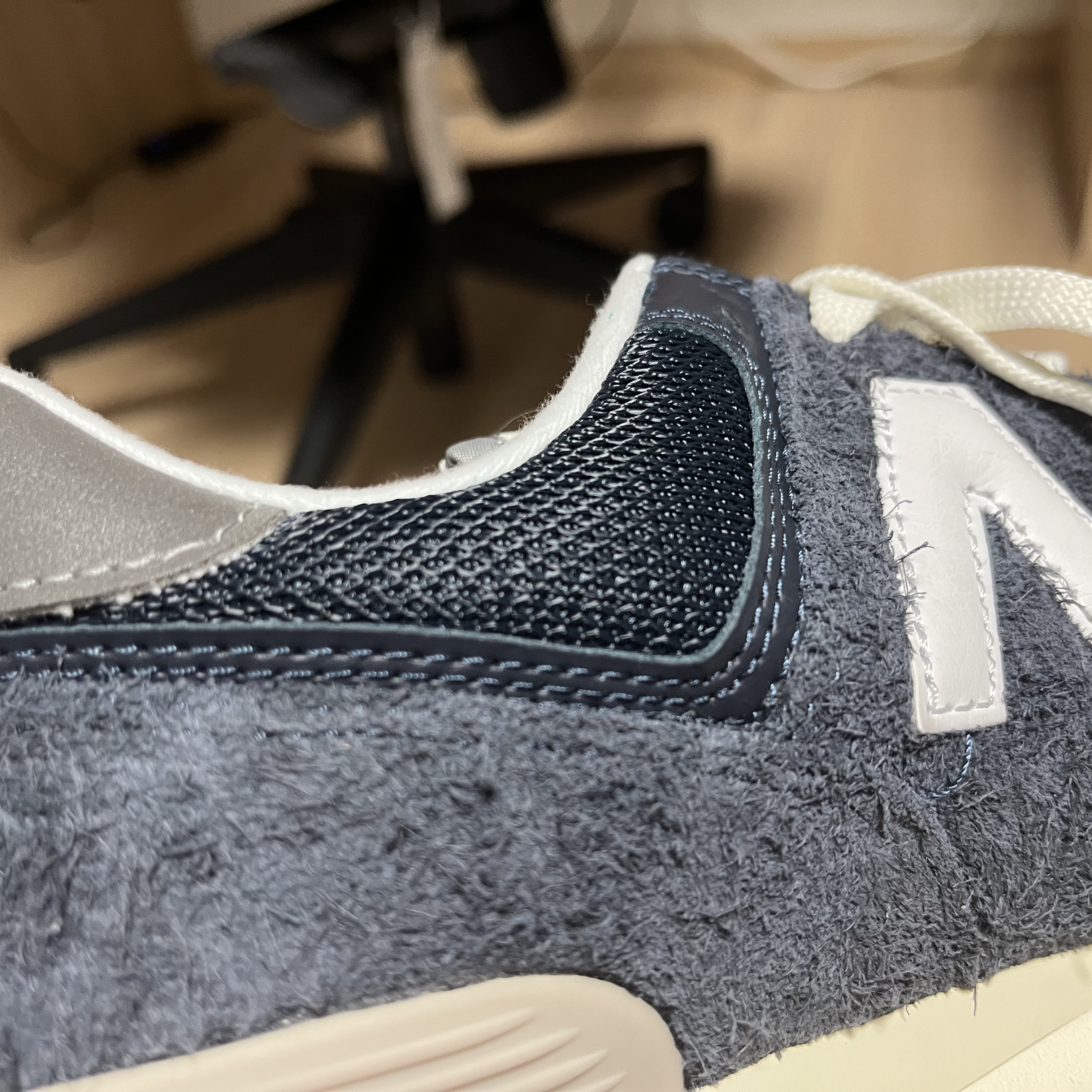 New Balance 574 Heritage Navy 착용 스타일 - 5