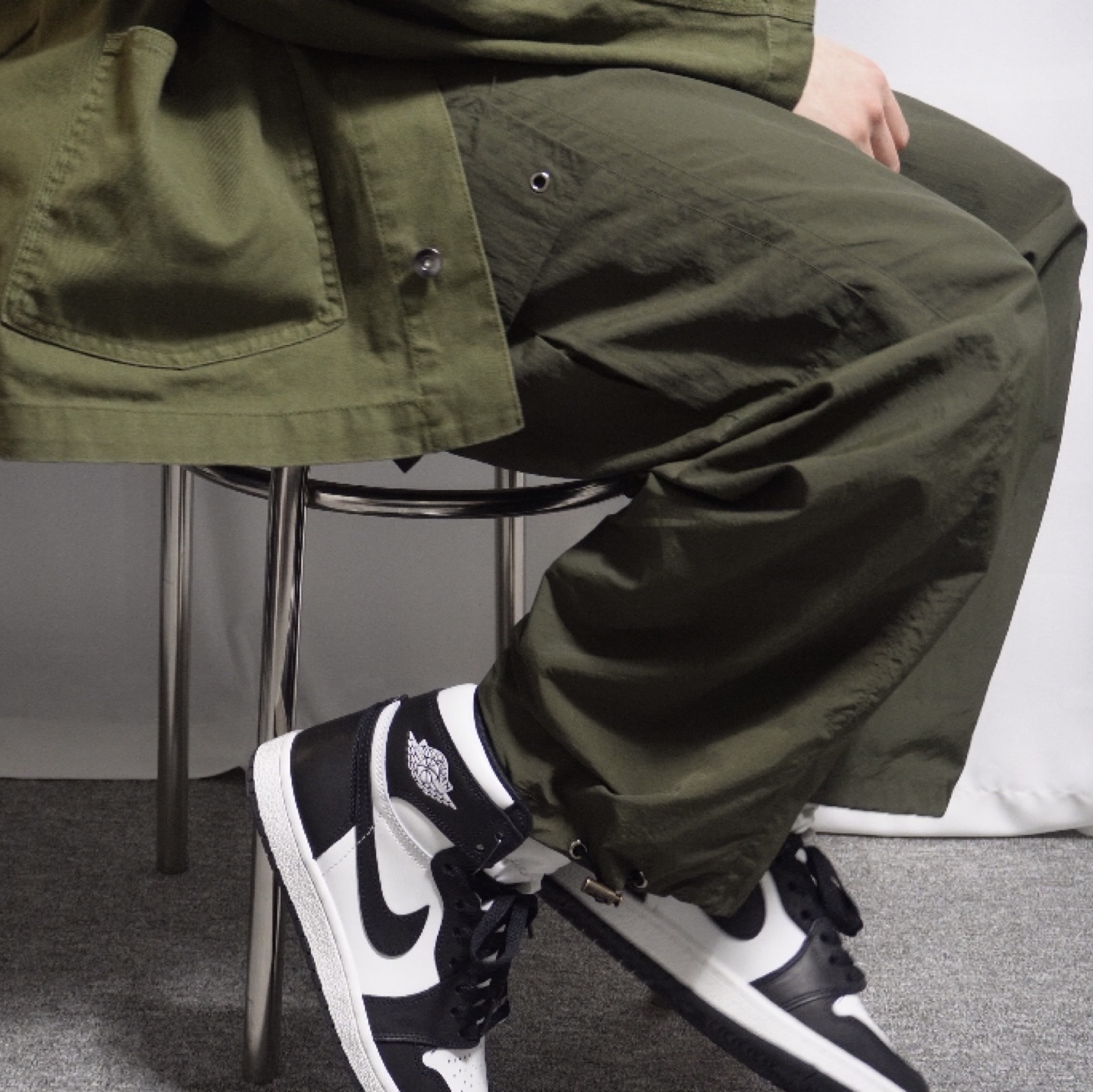 Jordan 1 High 85 Black White 착용 스타일 - 3