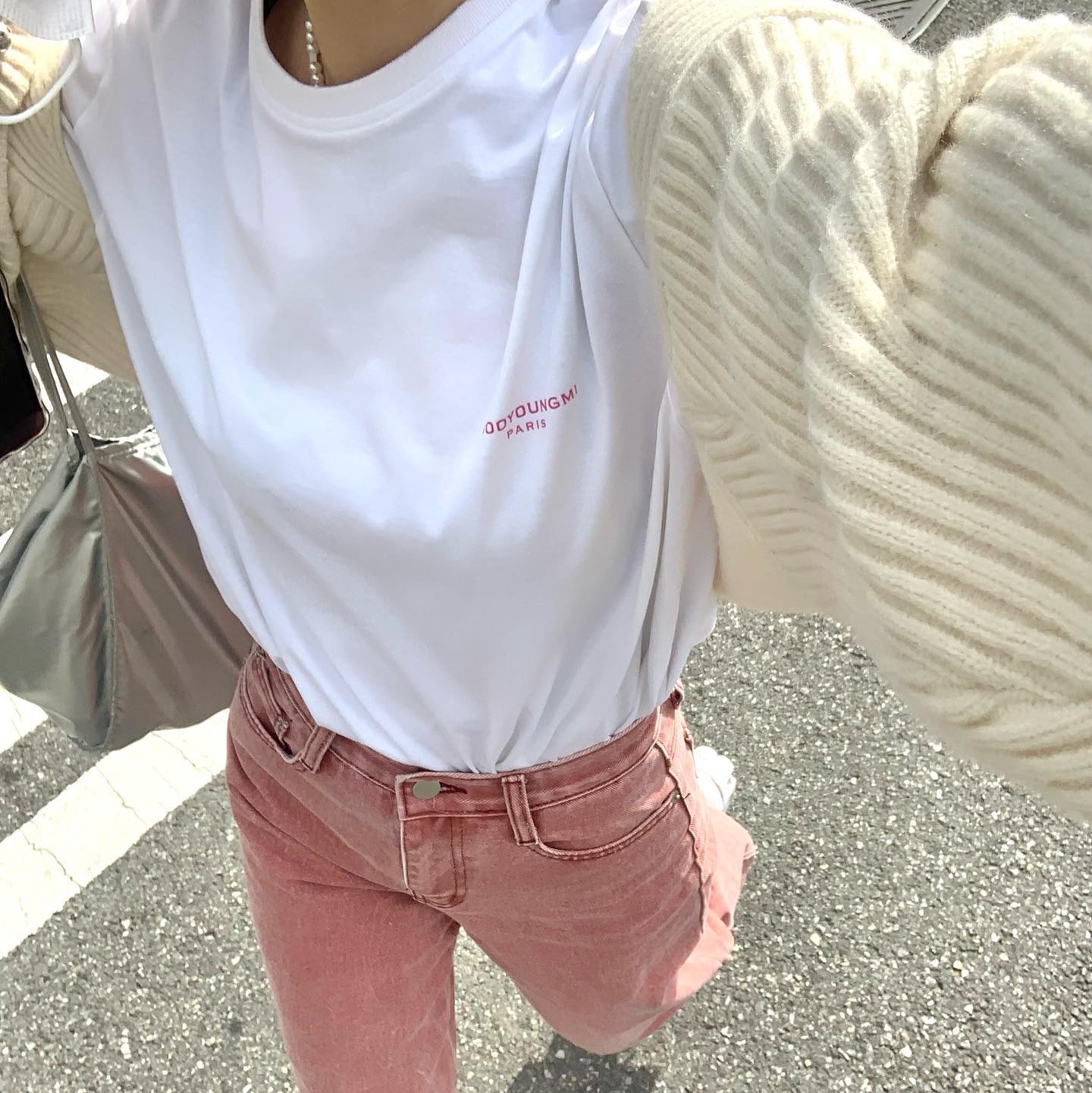 Wooyoungmi Flower Print Back Logo T-Shirt White Pink - 21SS, Wooyoungmi Flower Print Back Logo T-Shirt Black - 21SS 착용 스타일 - 2