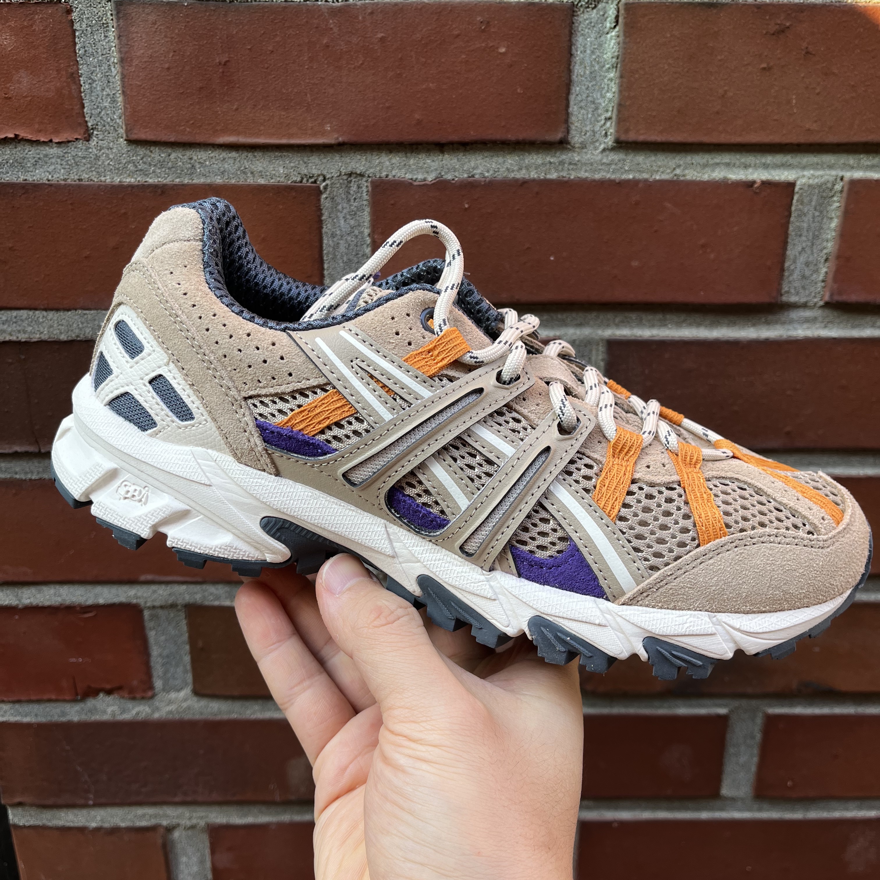 Asics Gel-Sonoma 15-50 Wood Crepe 착용 스타일 - 1