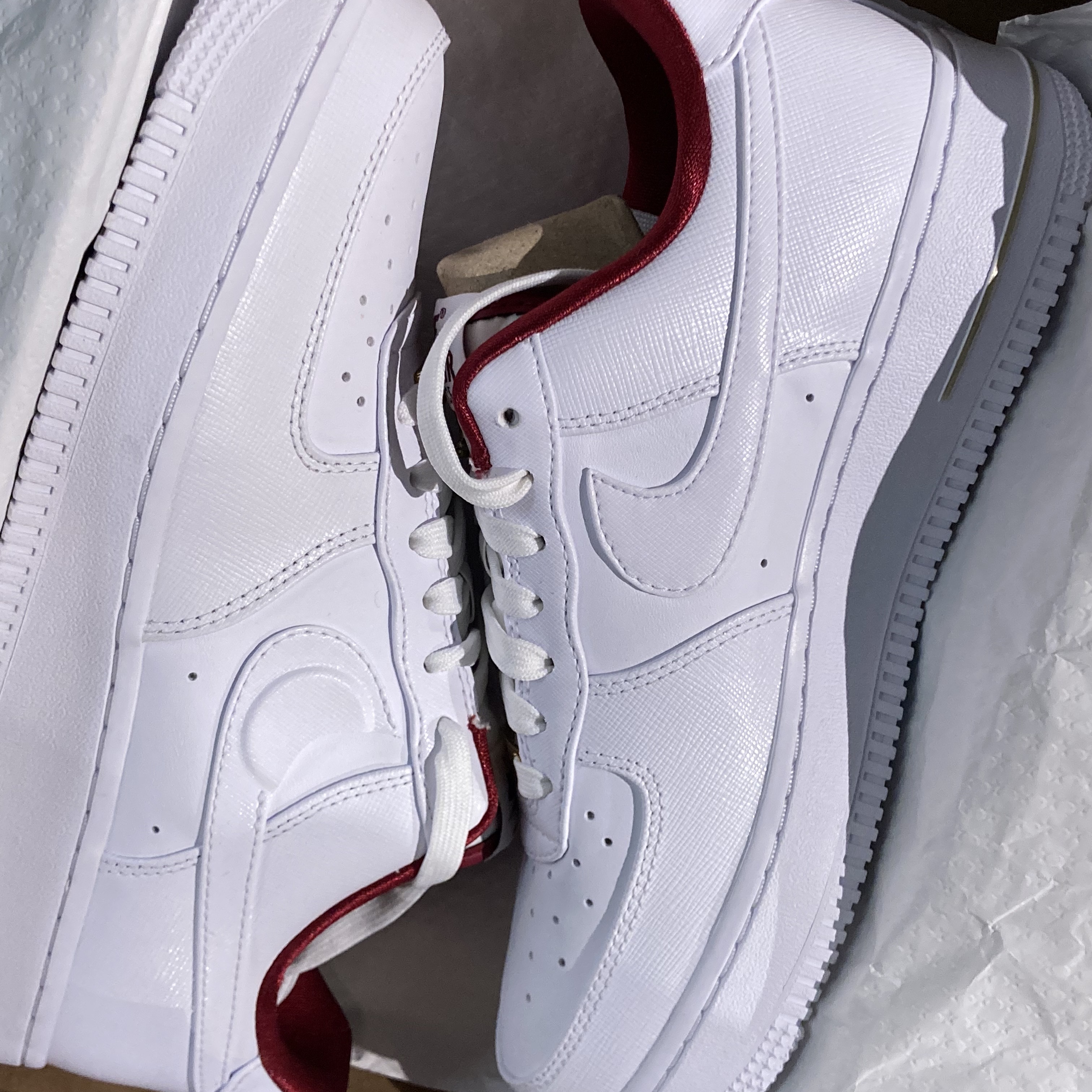 (W) Nike Air Force 1 '07 SE White Team Red 착용 스타일 - 3