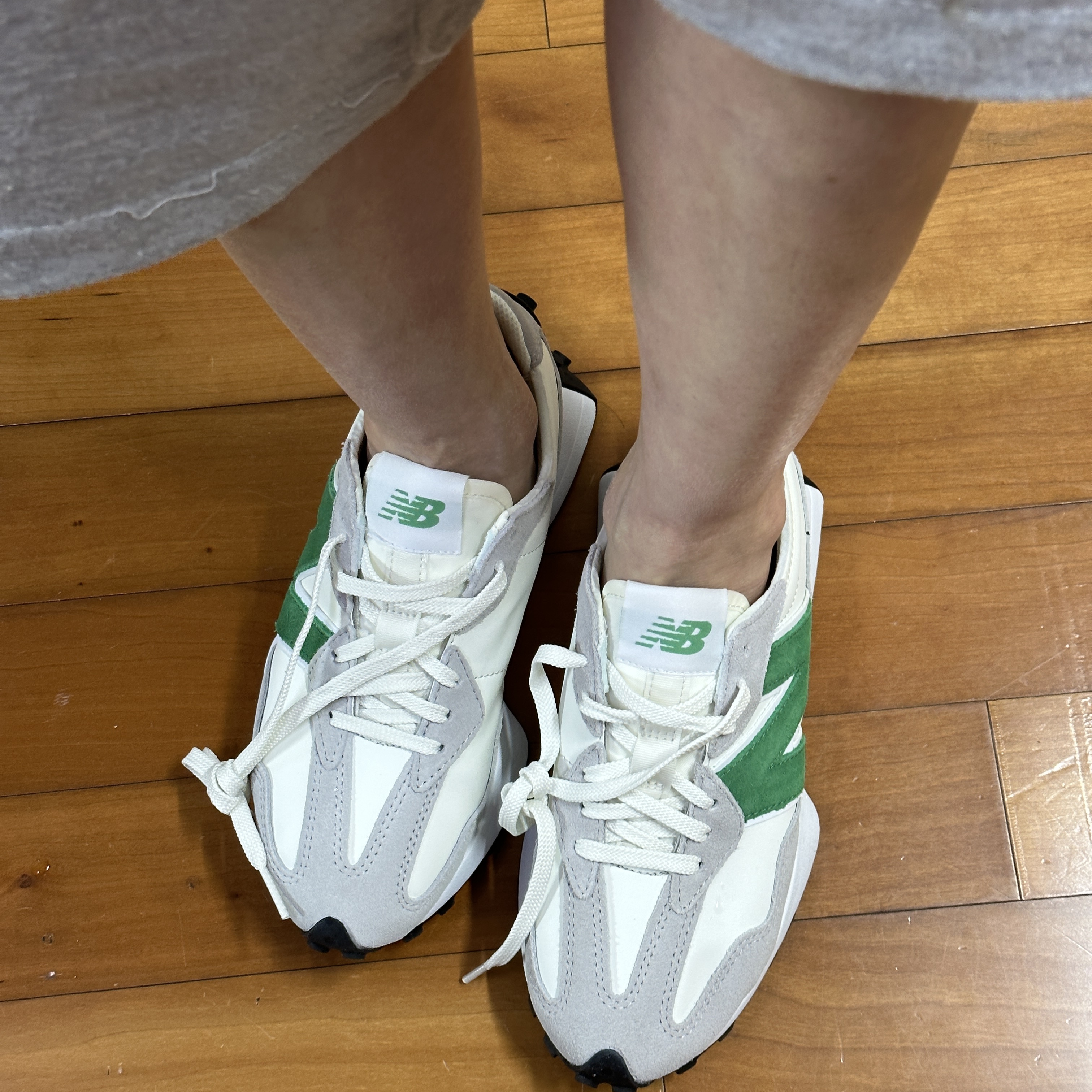 (W) New Balance 327 Rain Cloud Varsity Green 착용 스타일
