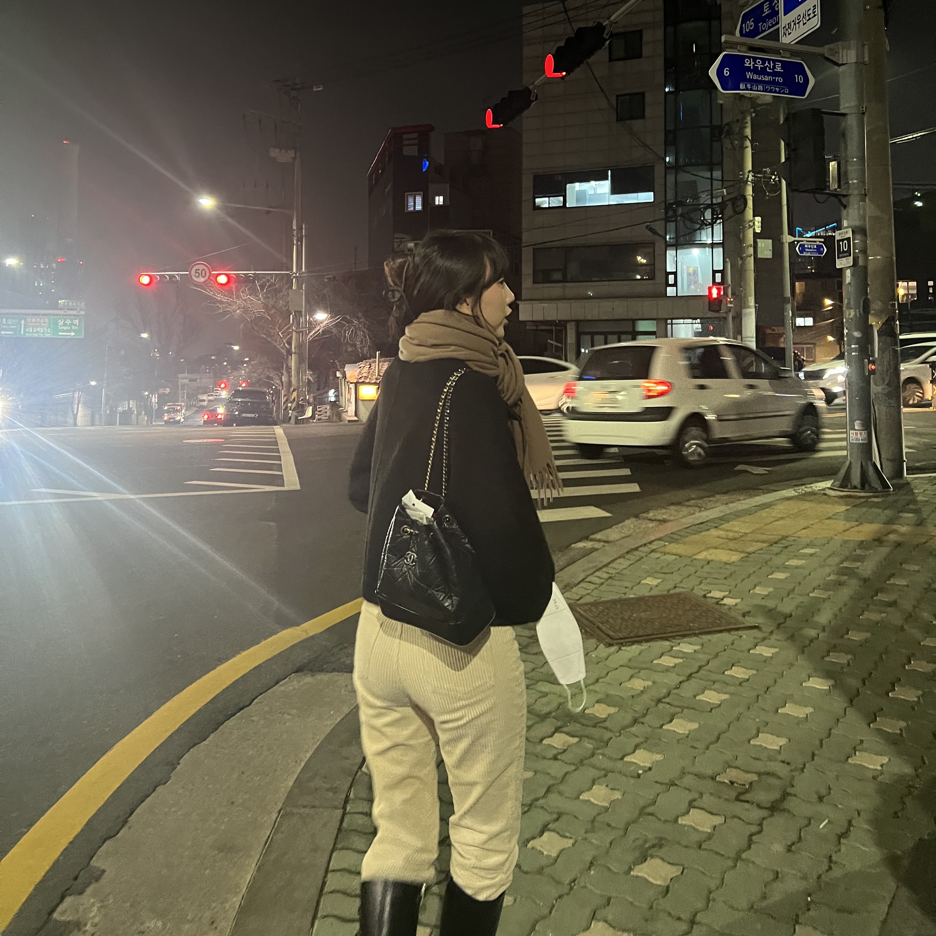 Chanel Small Gabrielle Backpack Aged Calfskin & Gold Silver Black 착용 스타일