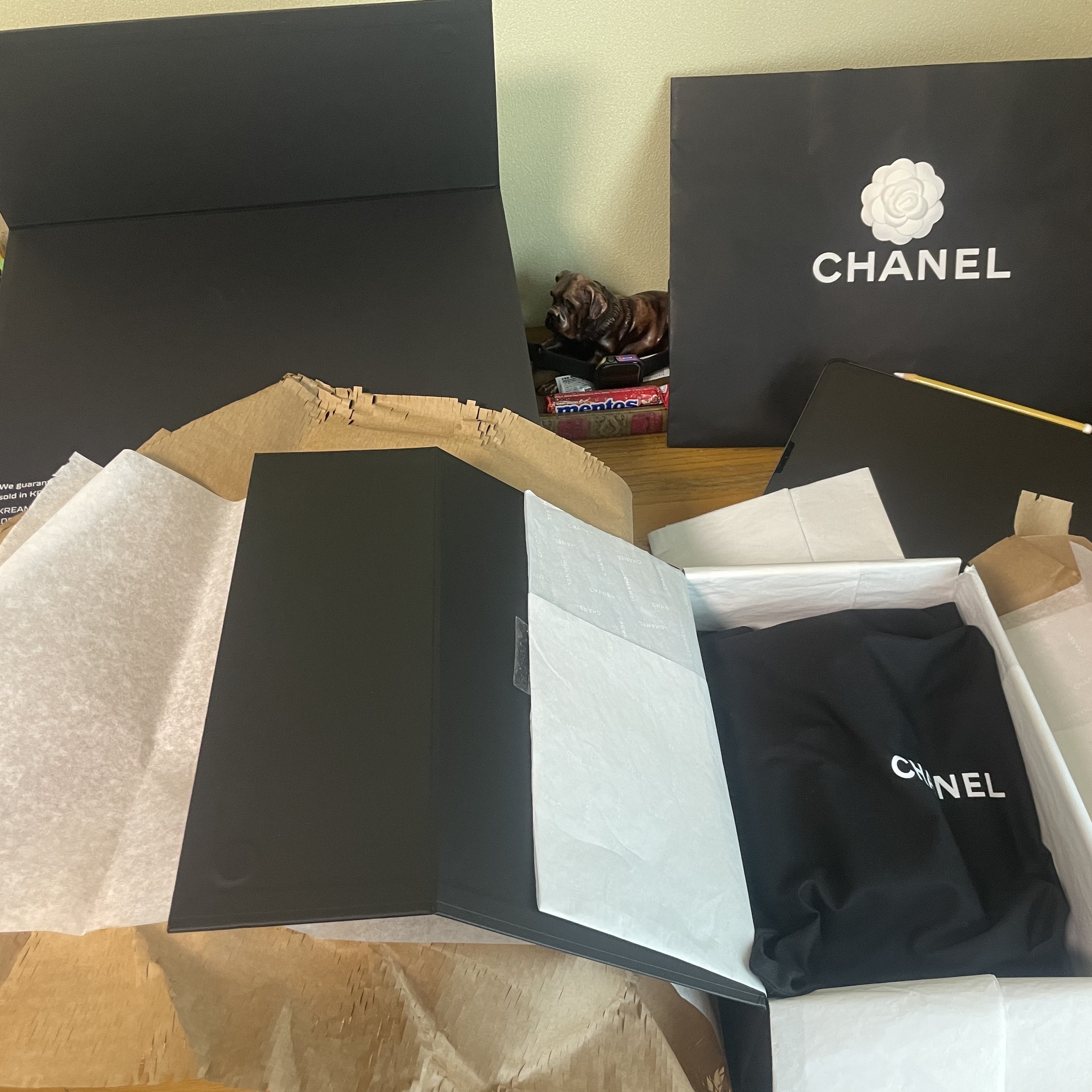 Chanel Flap Bag Lambskin & Gold Black 착용 스타일 - 2