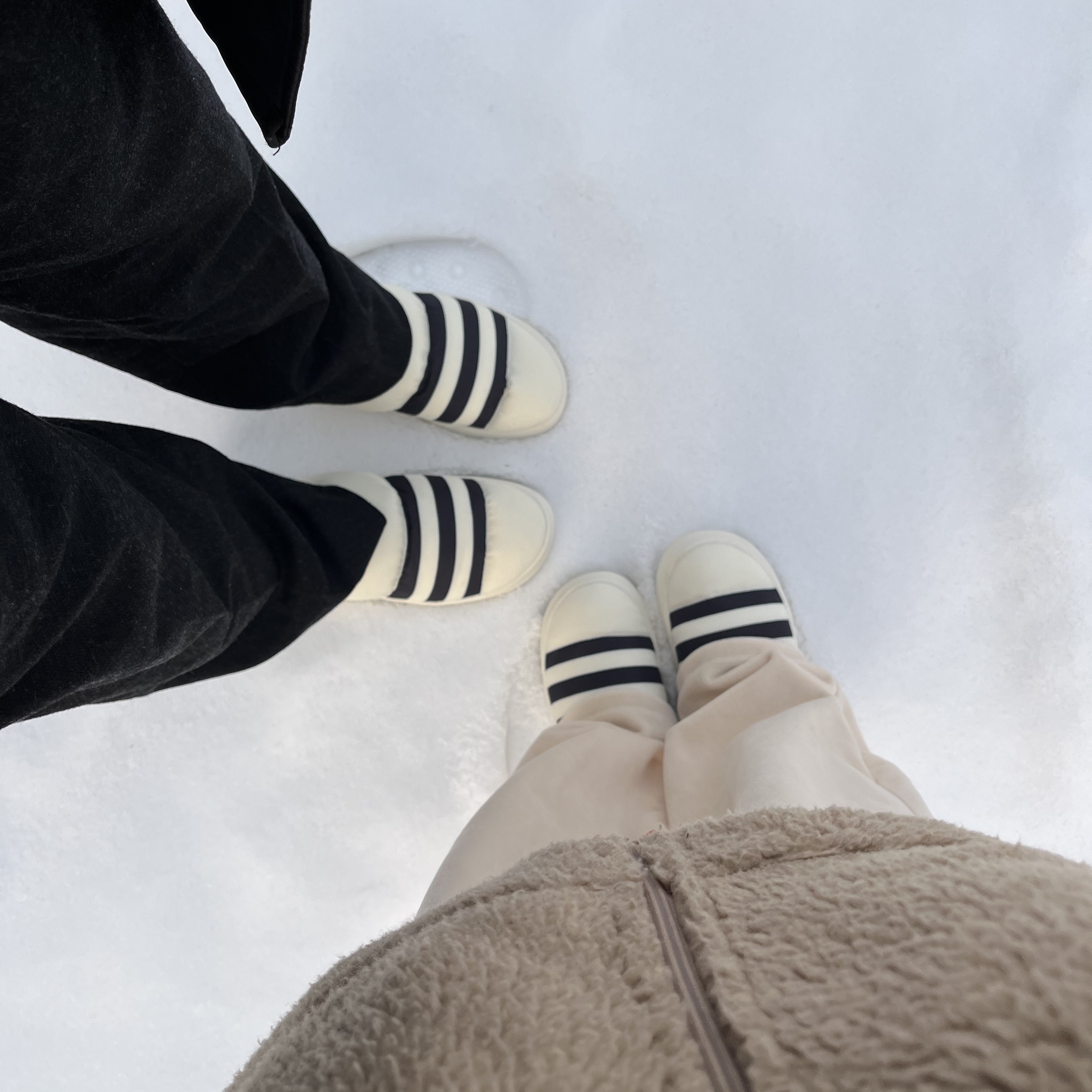 Adidas Puffylette Off White 착용 스타일