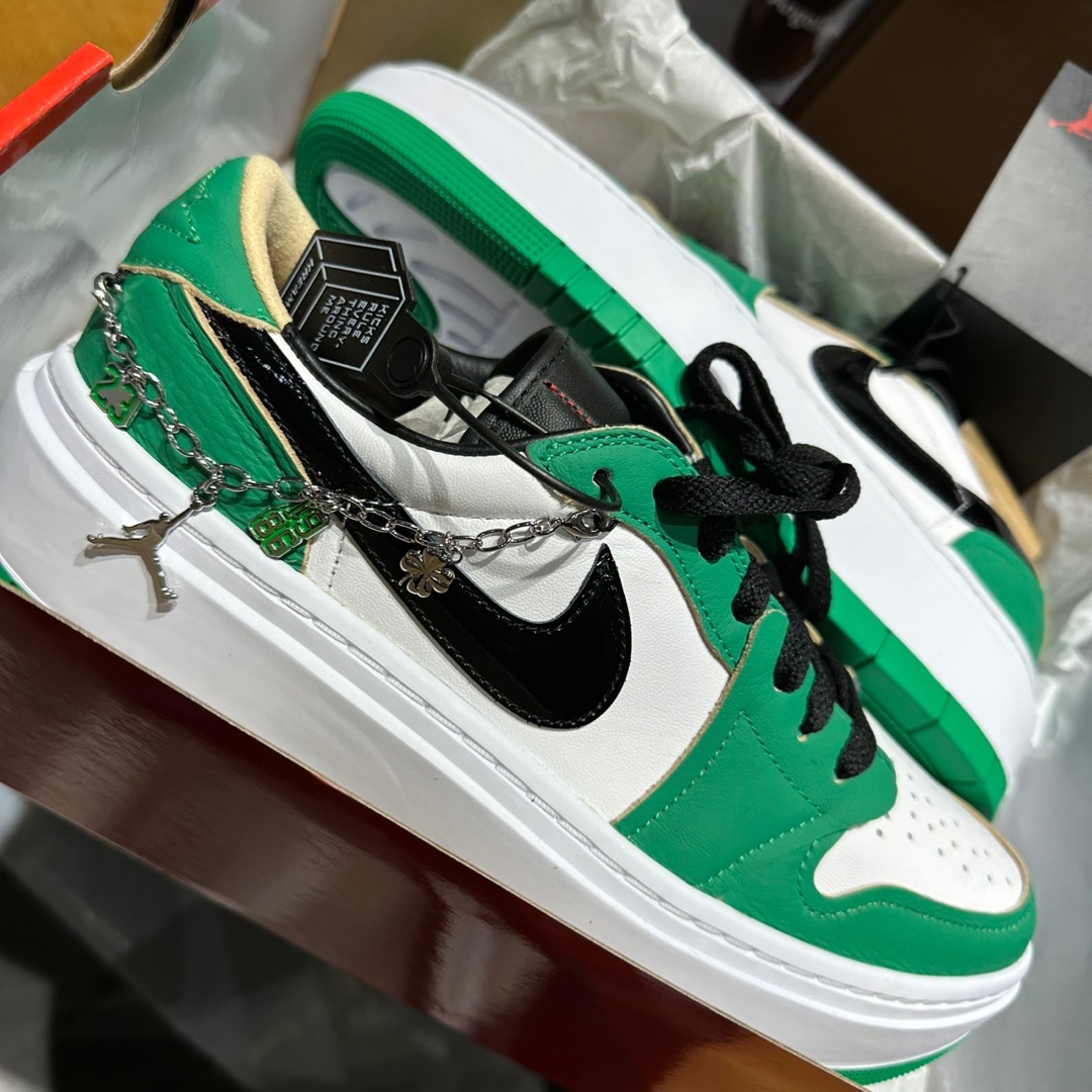 Jordan 1 Low Bred Toe, (W) Jordan 1 Elevate Low SE Lucky Green 착용 스타일