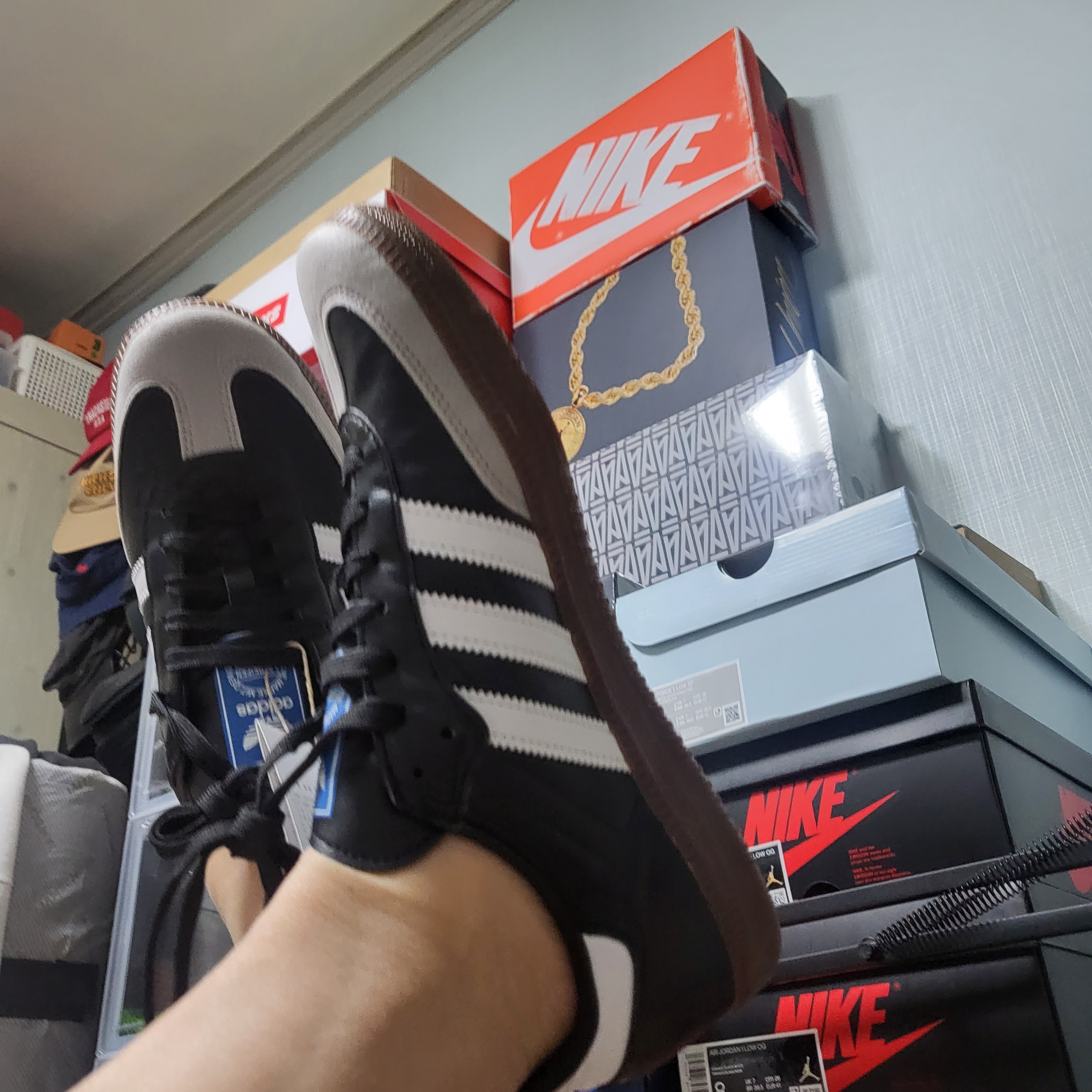 Adidas Samba Vegan Black White 착용 스타일