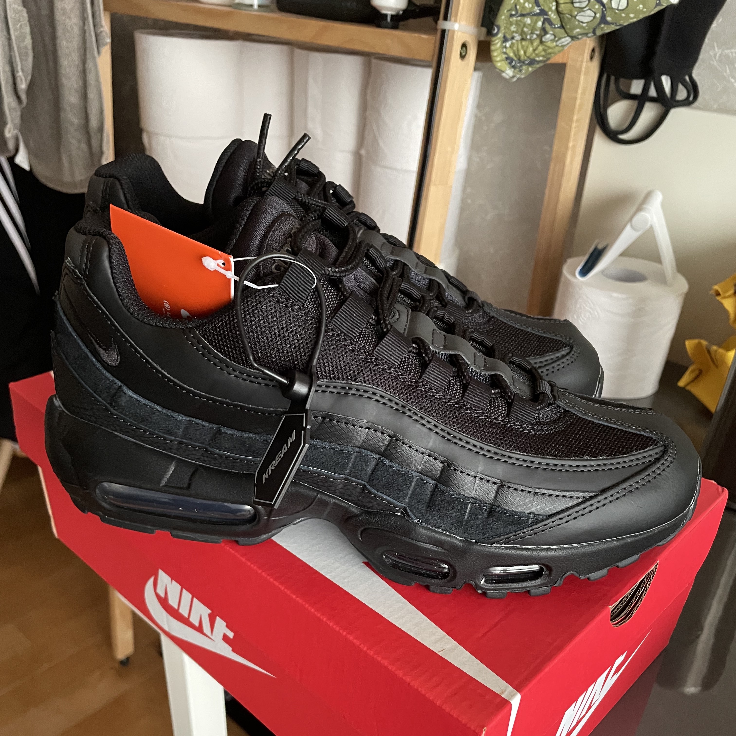 Nike Air Max 95 Essential Triple Black 2020 착용 스타일
