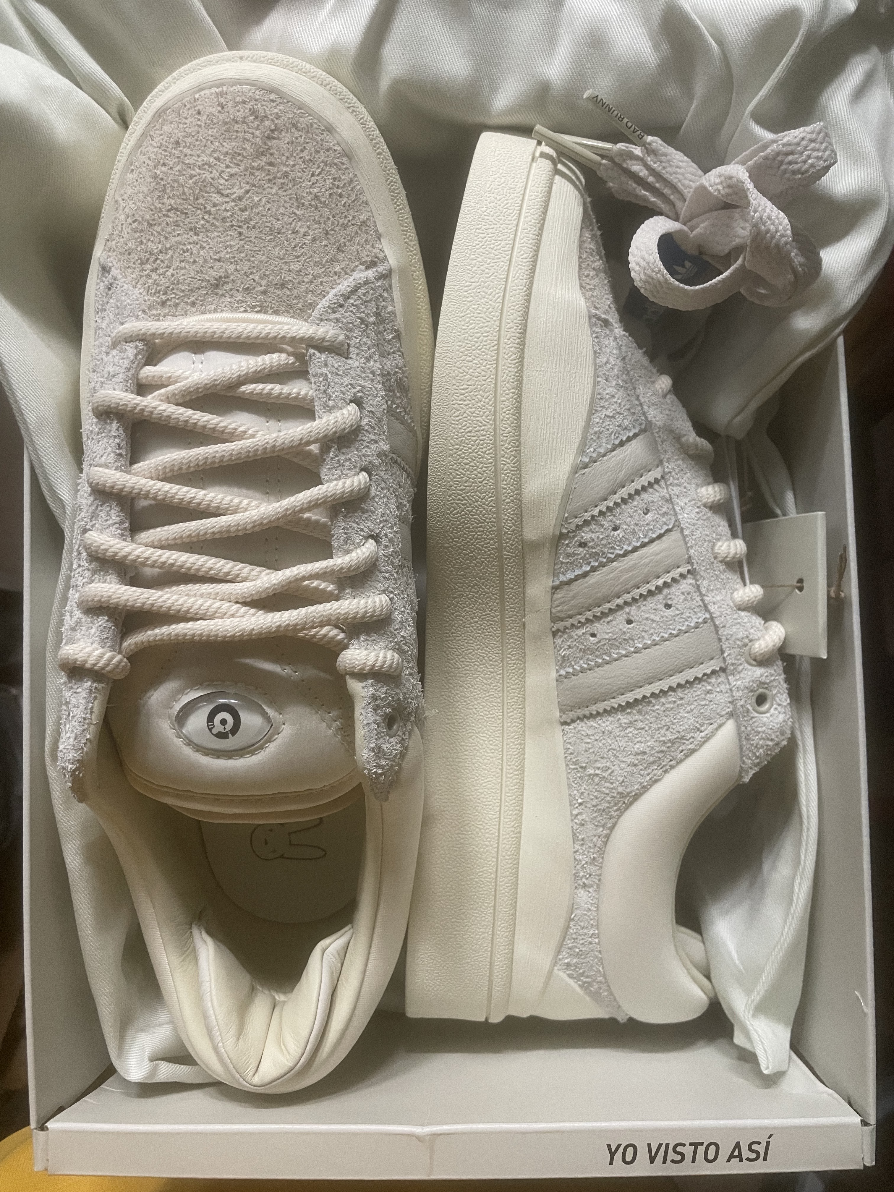 Adidas x Bad Bunny Campus Light Cloud White 착용 스타일 - 2