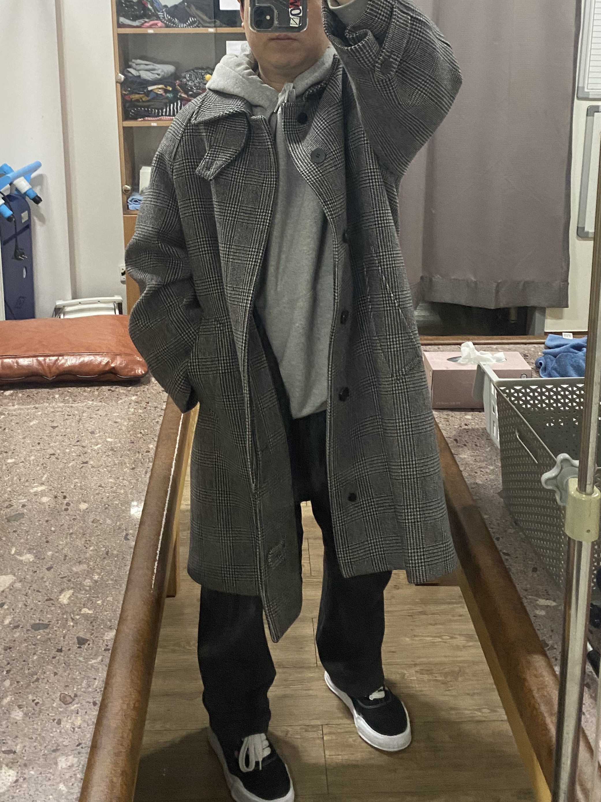 Maison Mihara Yasuhiro Baker OG Sole Canvas Low Cut Sneakers Black, Essentials 1977 Relaxed Sweatpants Iron - 22SS 착용 스타일 - 1