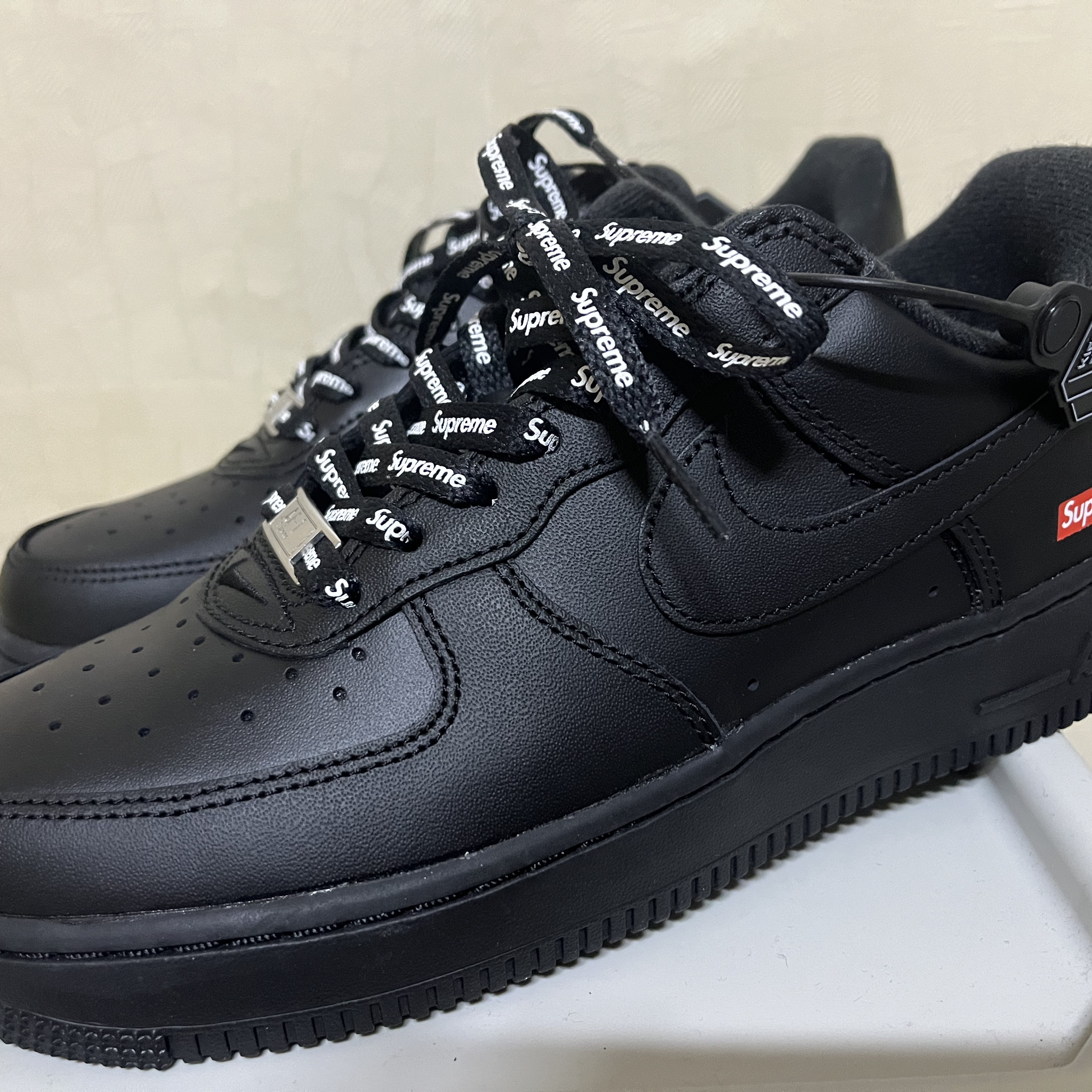 Nike x Supreme Air Force 1 Low Black 착용 스타일