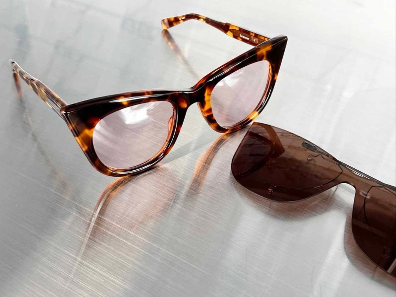 Native Sons x Sacai Krasner Orange Tortoise 착용 스타일