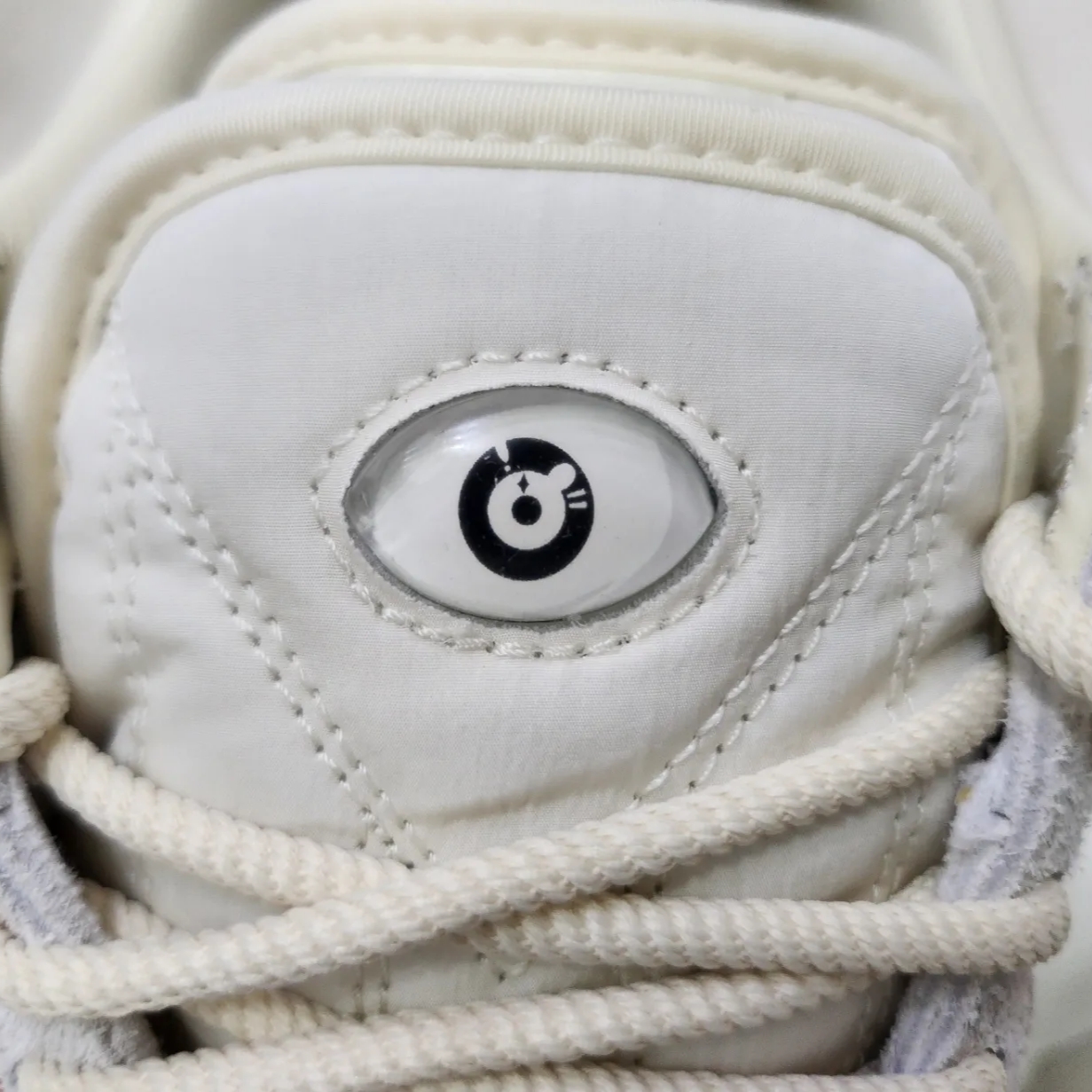 Adidas x Bad Bunny Campus Light Cloud White 착용 스타일 - 3