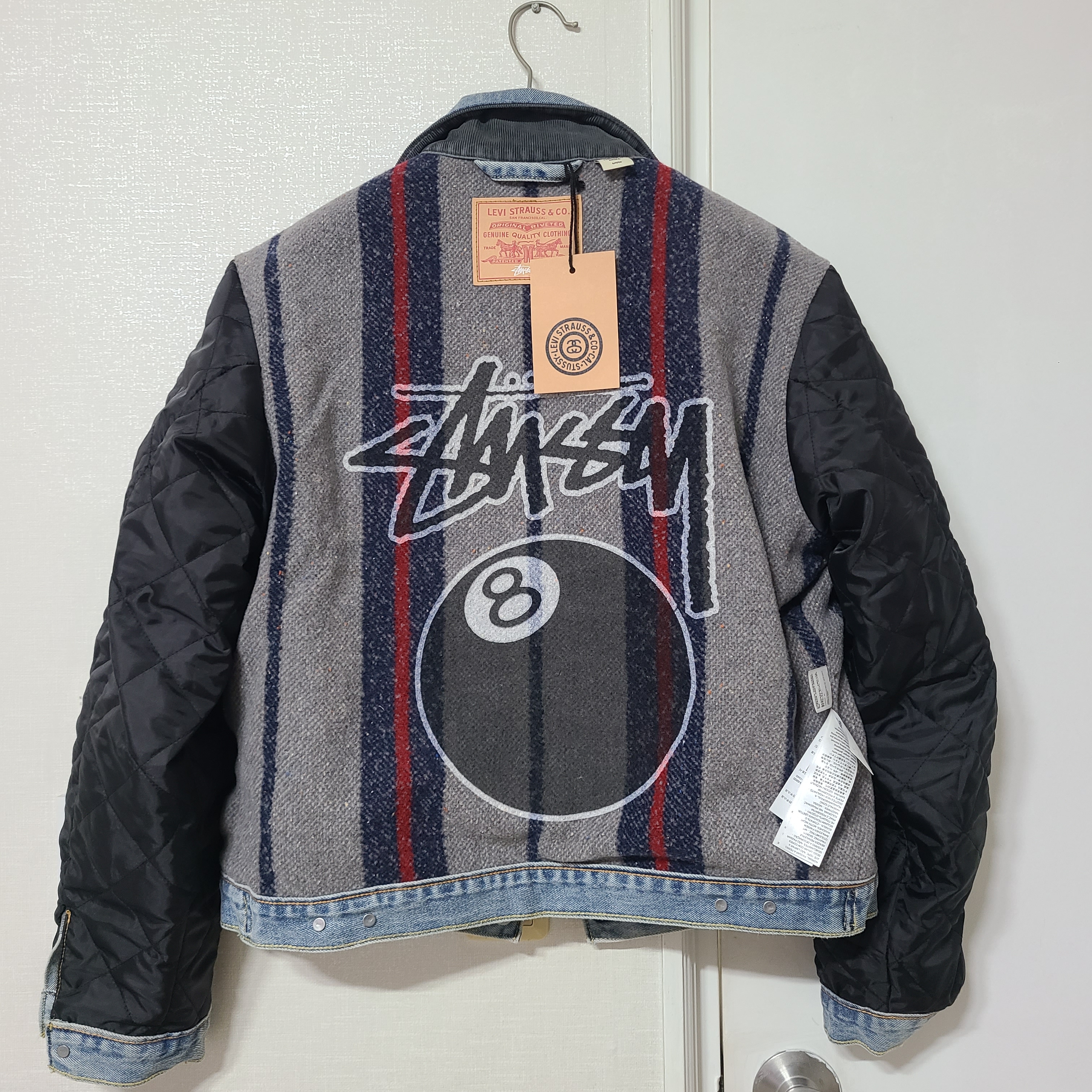 Stussy x Levi's Embossed Trucker Jacket Indigo 착용 스타일 - 5