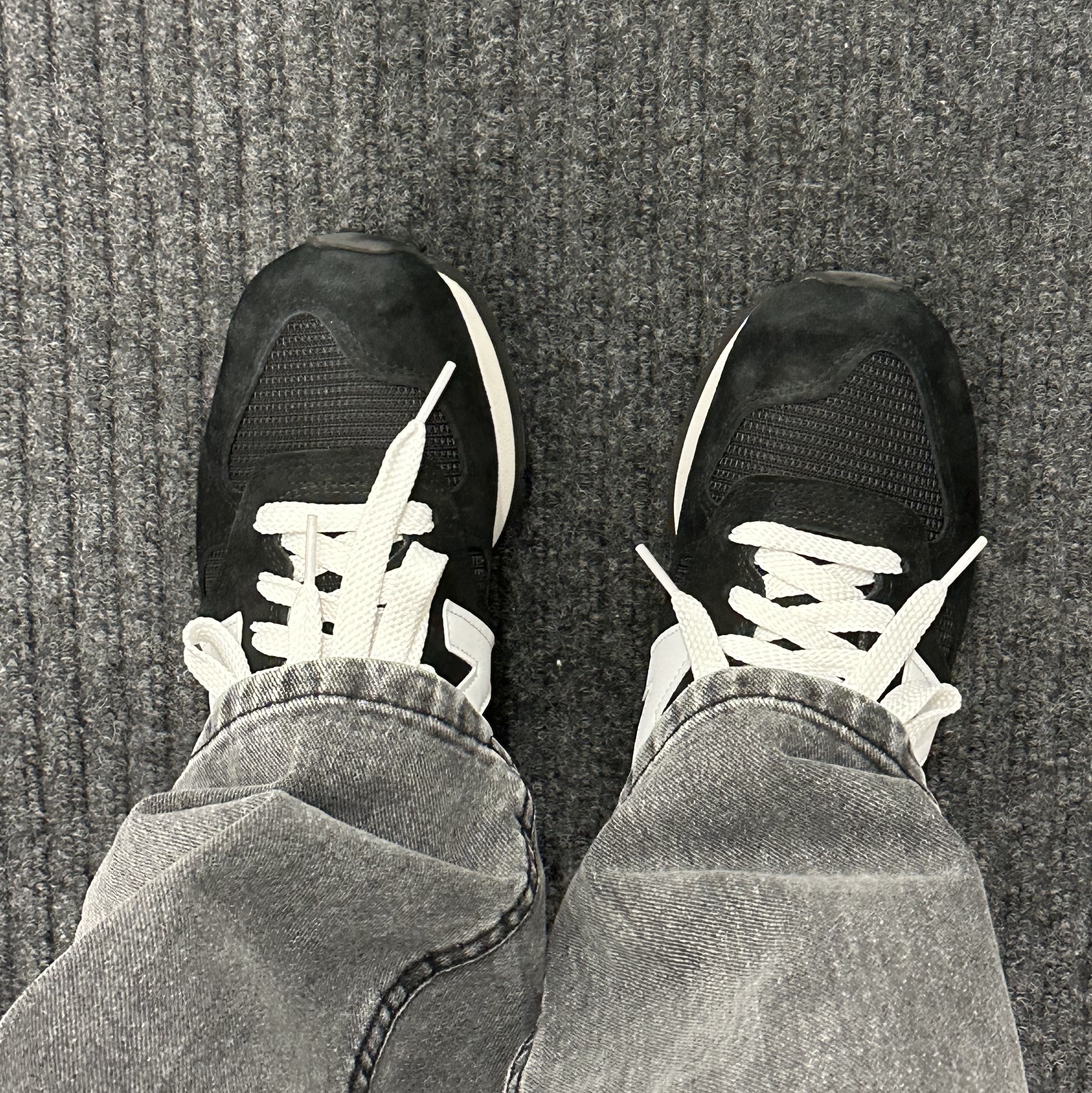 New Balance 990v1 Made in USA Black 착용 스타일 - 2